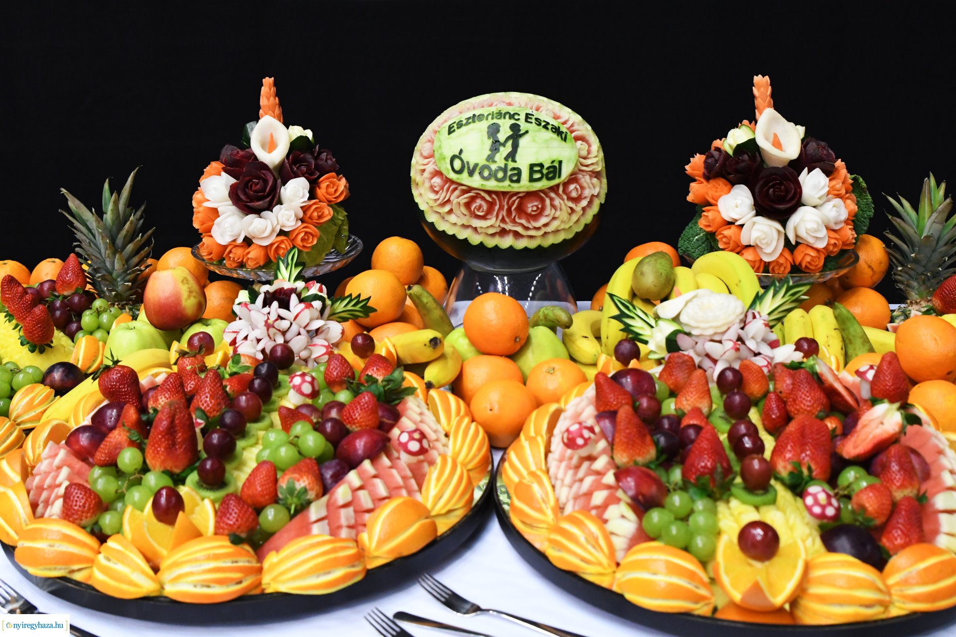 Az Eszterlánc óvoda gyermekeiért báloztak