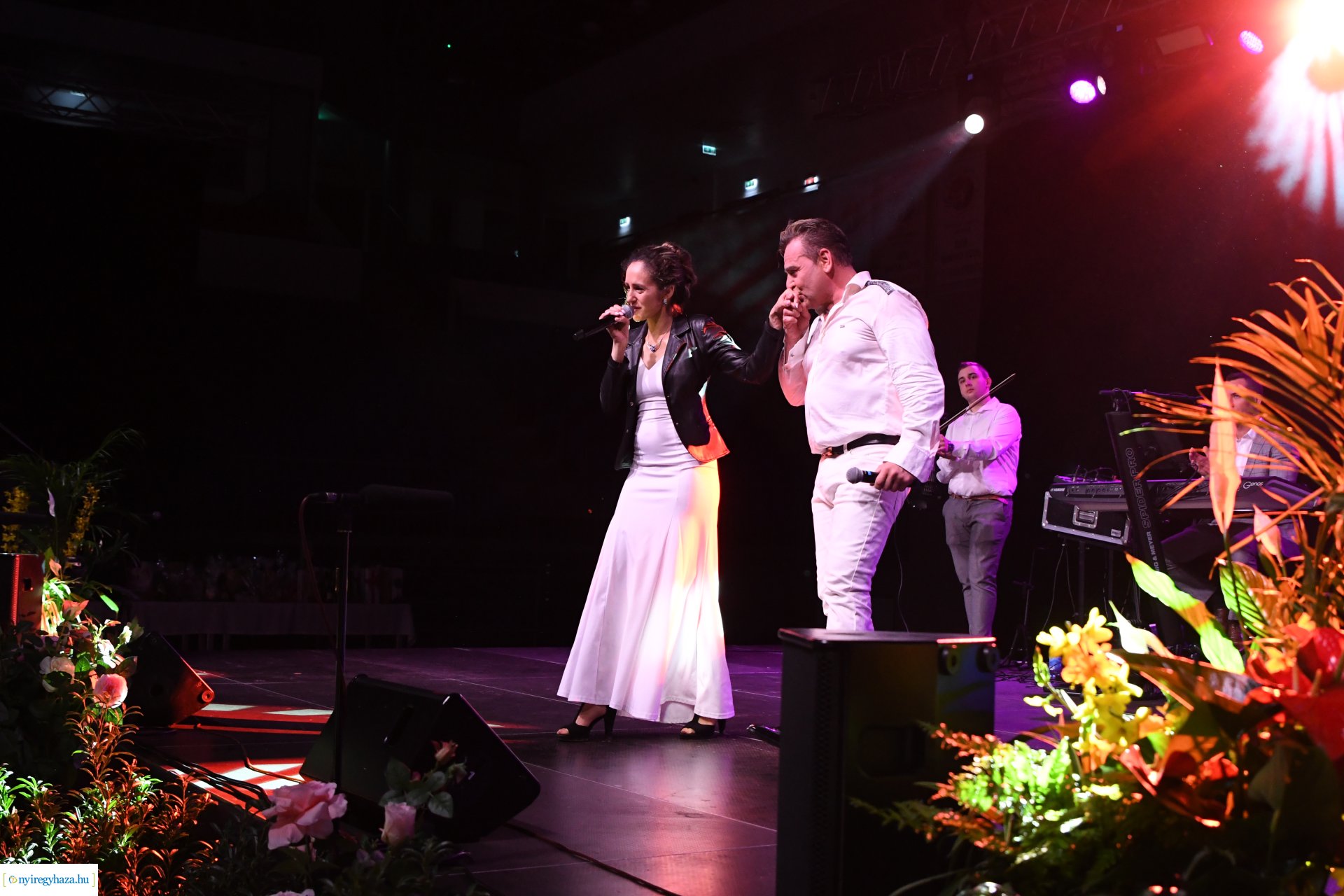 Az Eszterlánc óvoda gyermekeiért báloztak