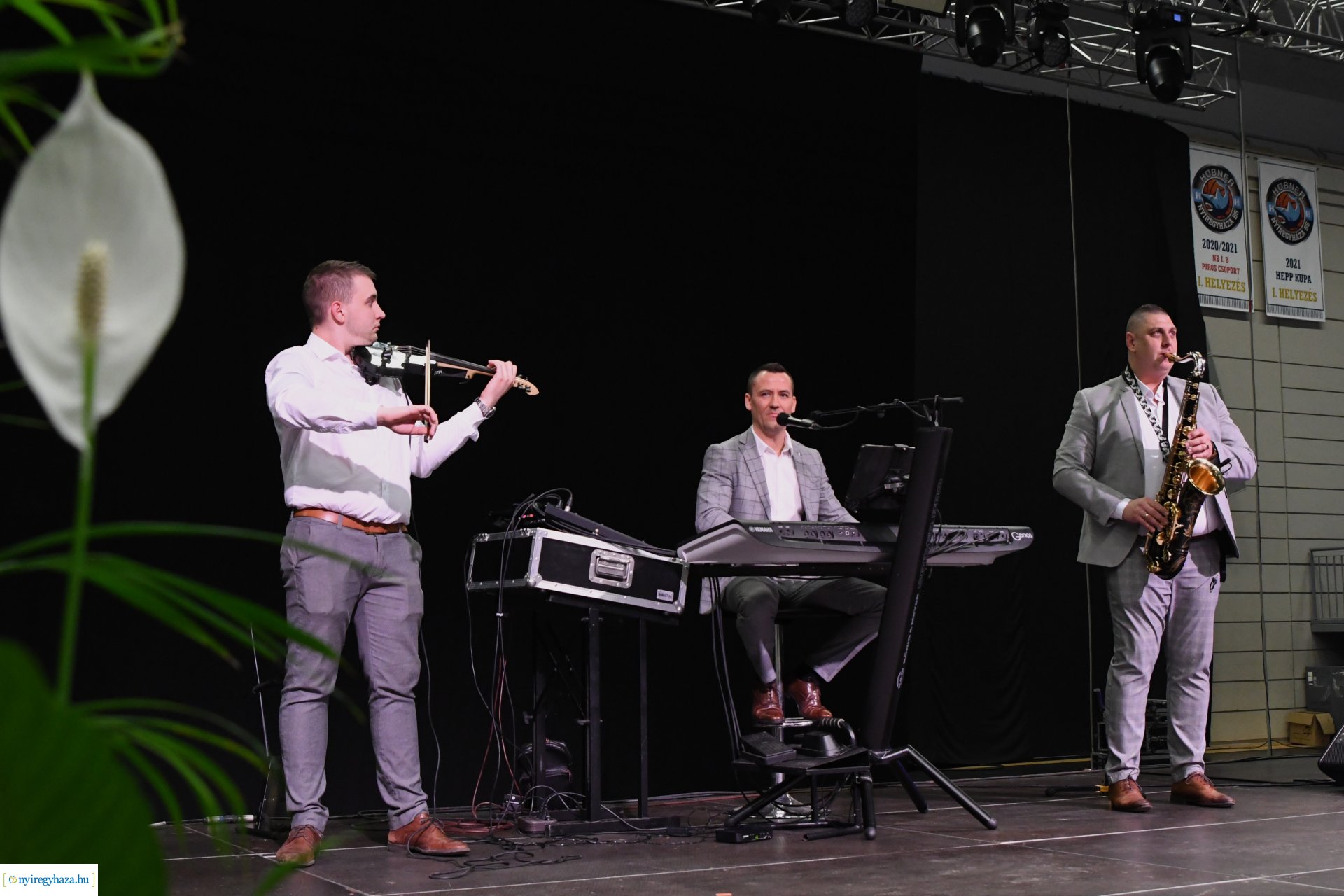 Az Eszterlánc óvoda gyermekeiért báloztak