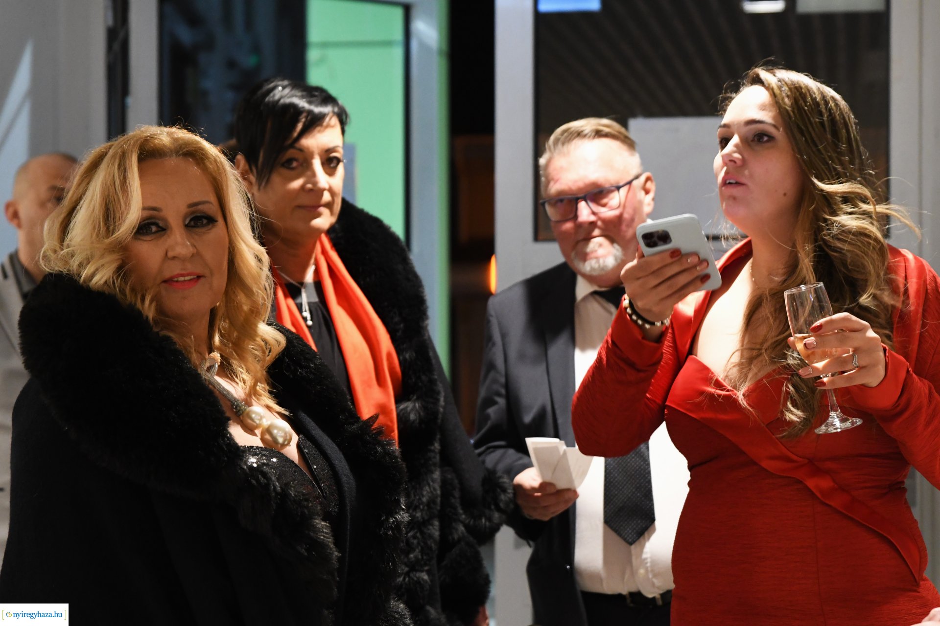 Az Eszterlánc óvoda gyermekeiért báloztak