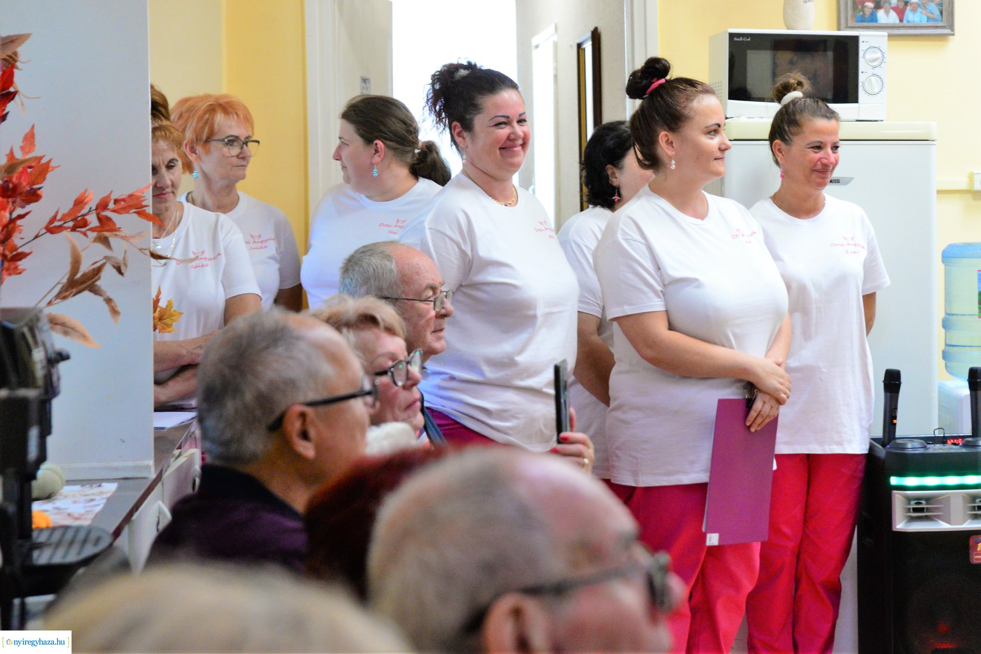 Az Idősek otthona lakóit köszöntötték Oroson