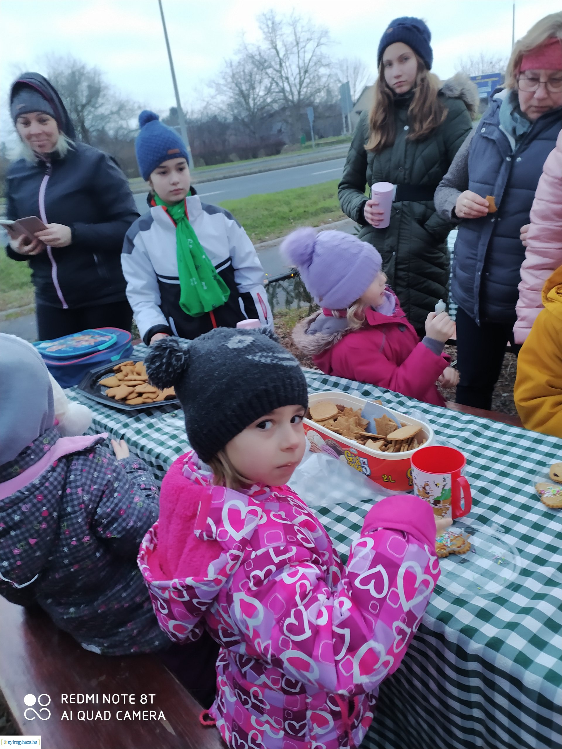 Az orosi adventi koszorún is meggyújtották a harmadik gyertyát a hétvégén