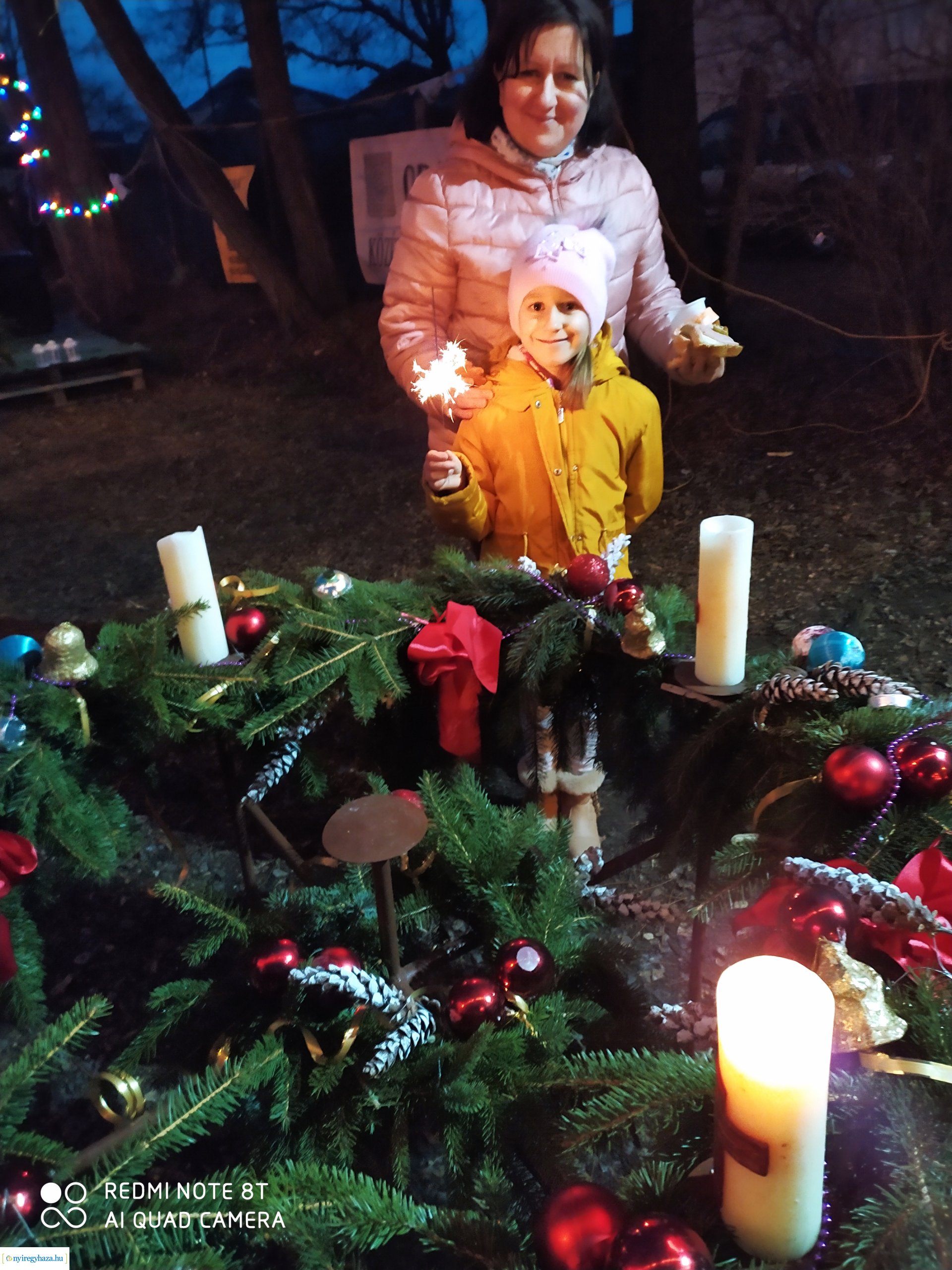 Az orosi adventi koszorún is meggyújtották a harmadik gyertyát a hétvégén