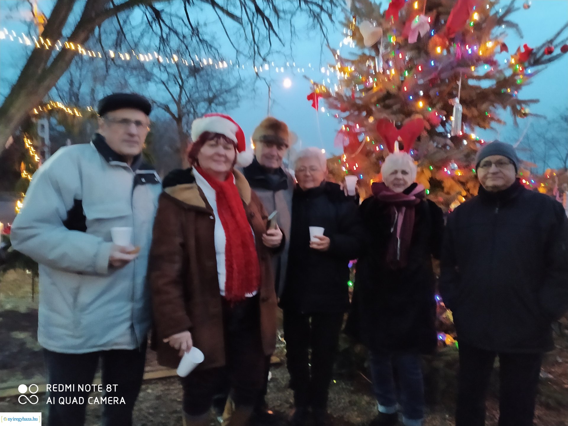 Az orosi adventi koszorún is meggyújtották a harmadik gyertyát a hétvégén