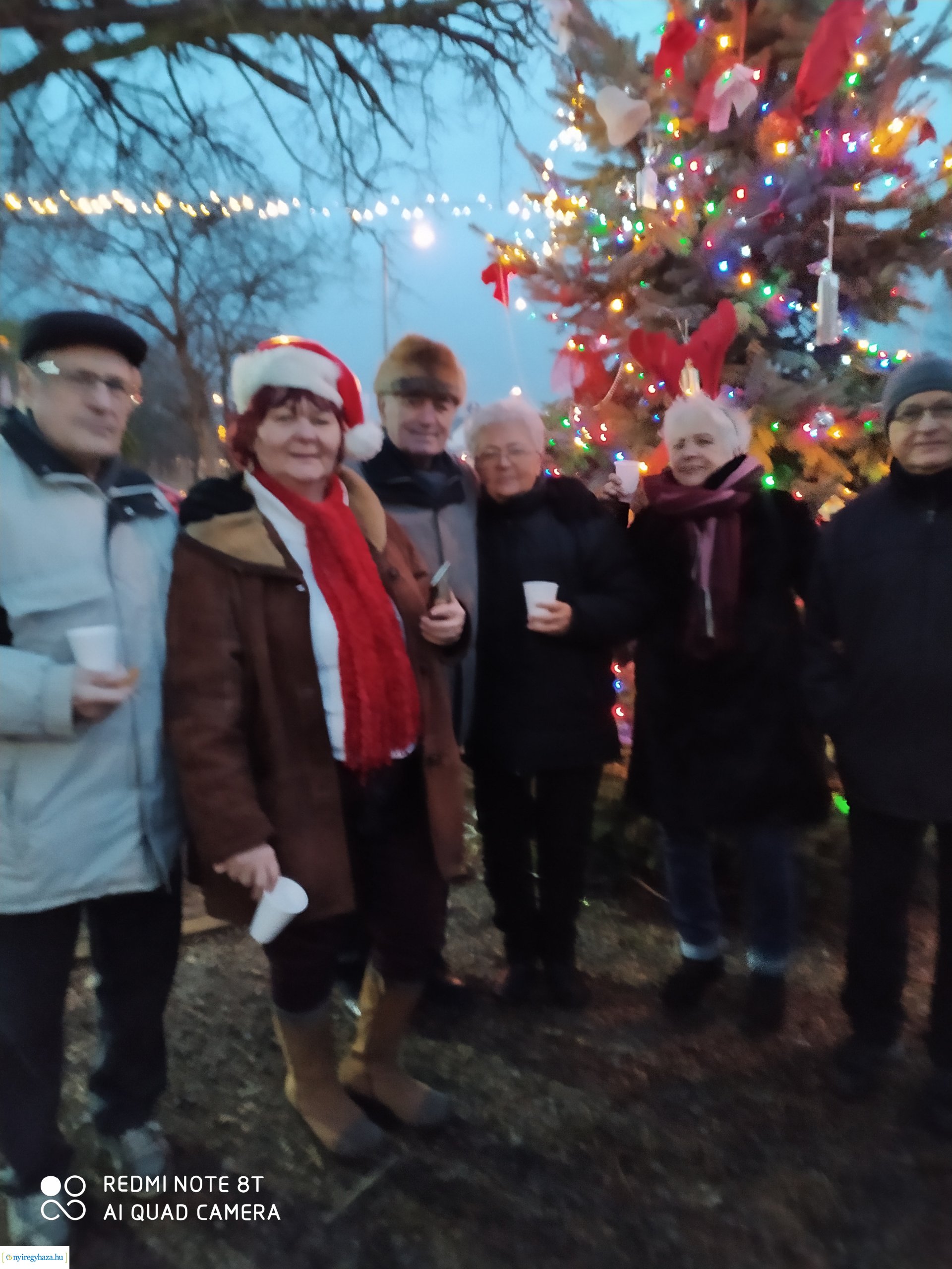 Az orosi adventi koszorún is meggyújtották a harmadik gyertyát a hétvégén