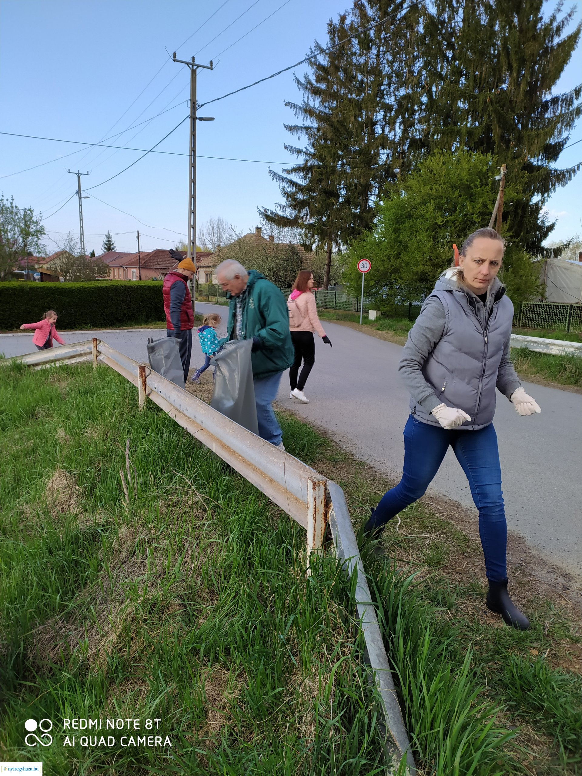 Az orosiak szemétszedést szerveztek a Föld napjára