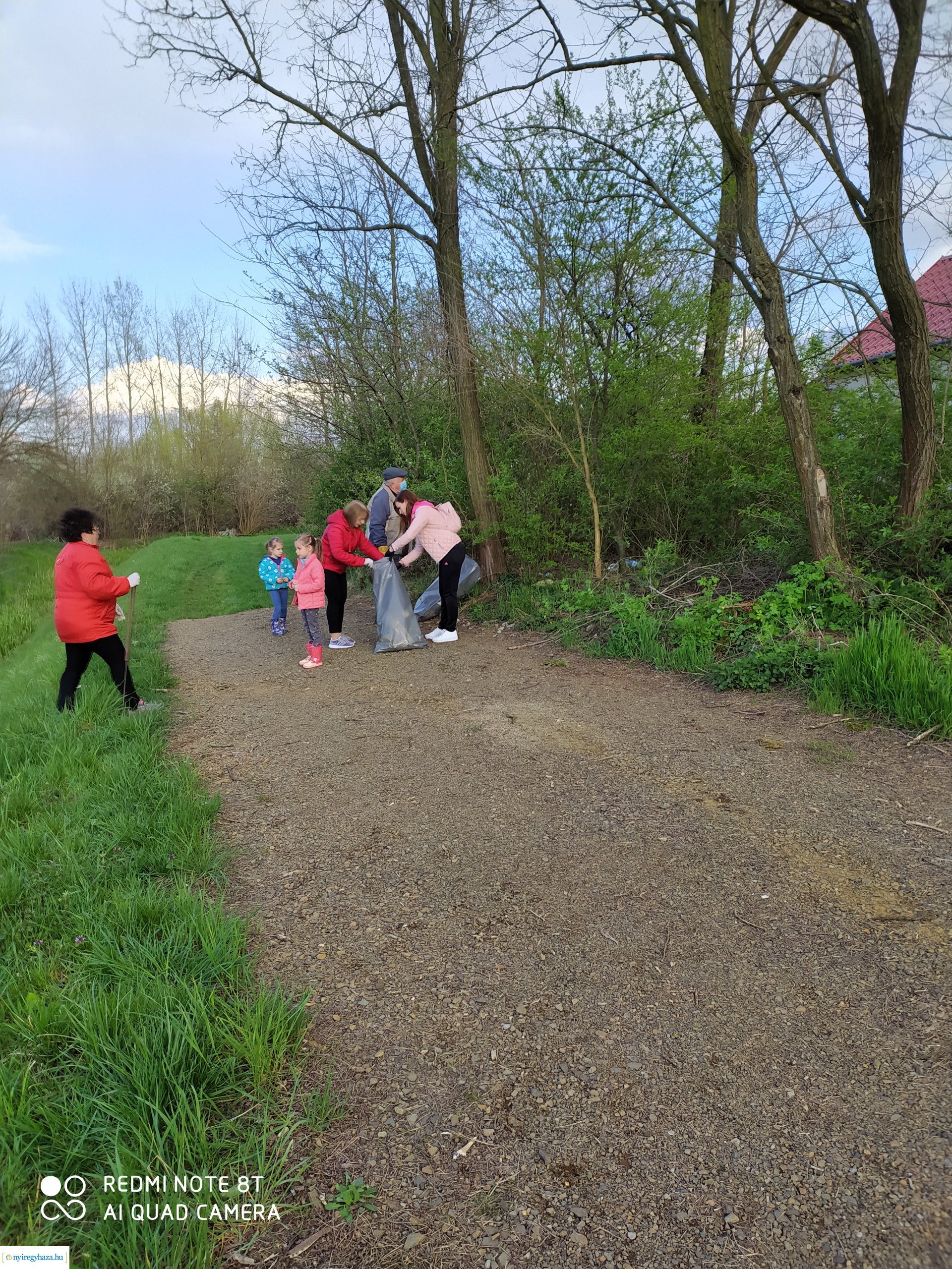 Az orosiak szemétszedést szerveztek a Föld napjára