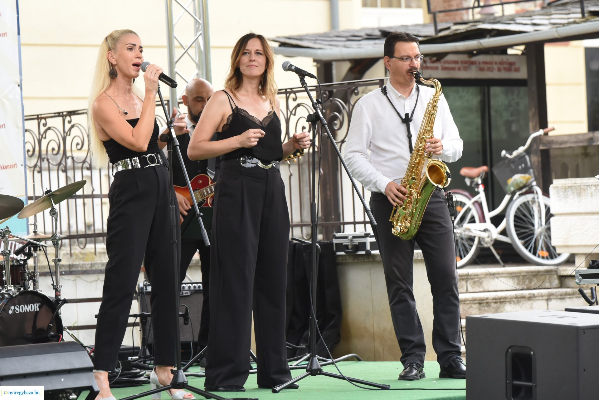 Az Orpheum Madams koncerje a Zene Sóstón programsorozat színpadán