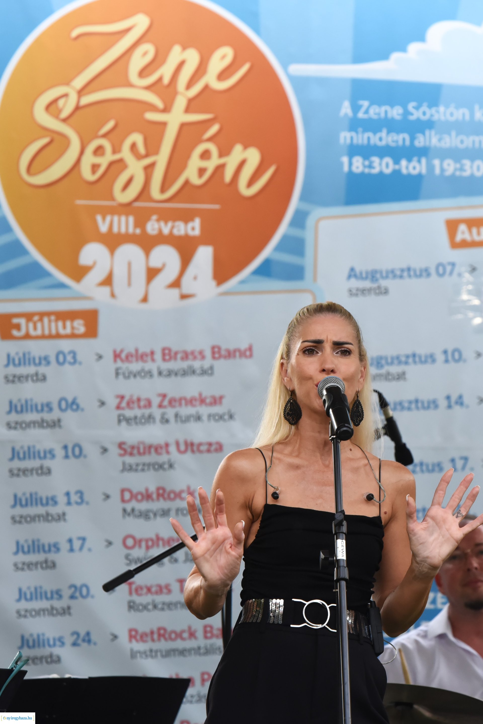 Az Orpheum Madams koncerje a Zene Sóstón programsorozat színpadán