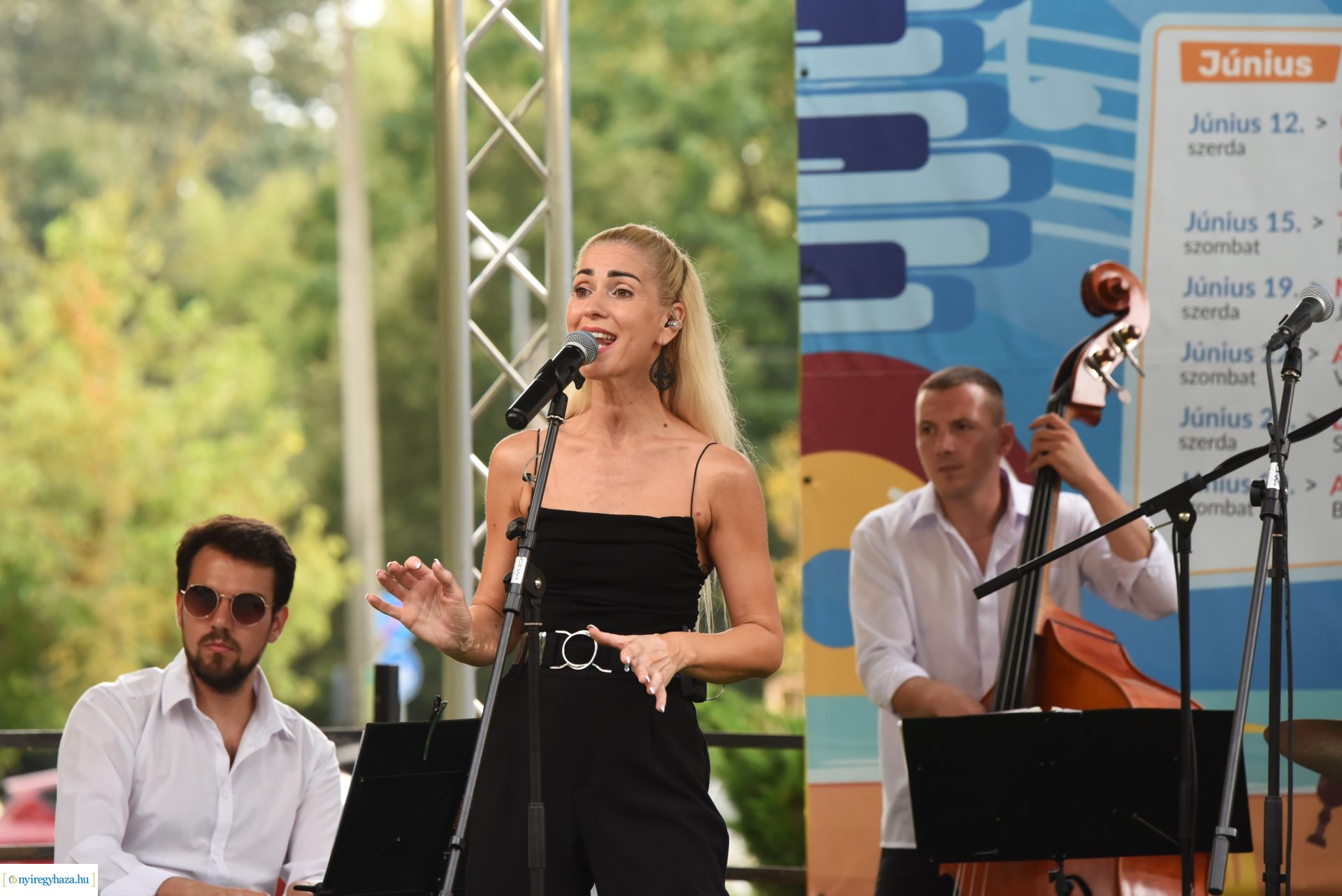 Az Orpheum Madams koncerje a Zene Sóstón programsorozat színpadán