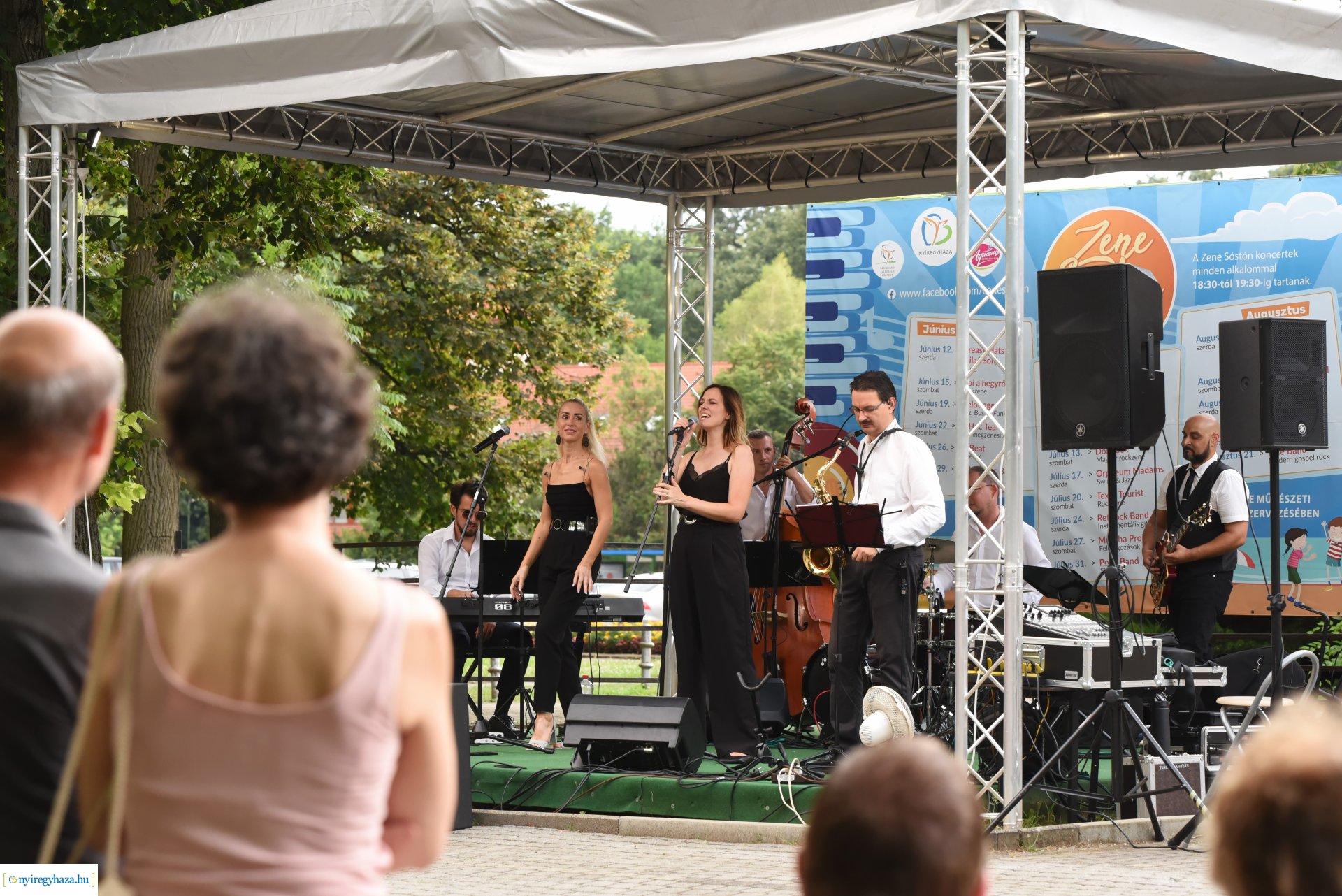 Az Orpheum Madams koncerje a Zene Sóstón programsorozat színpadán