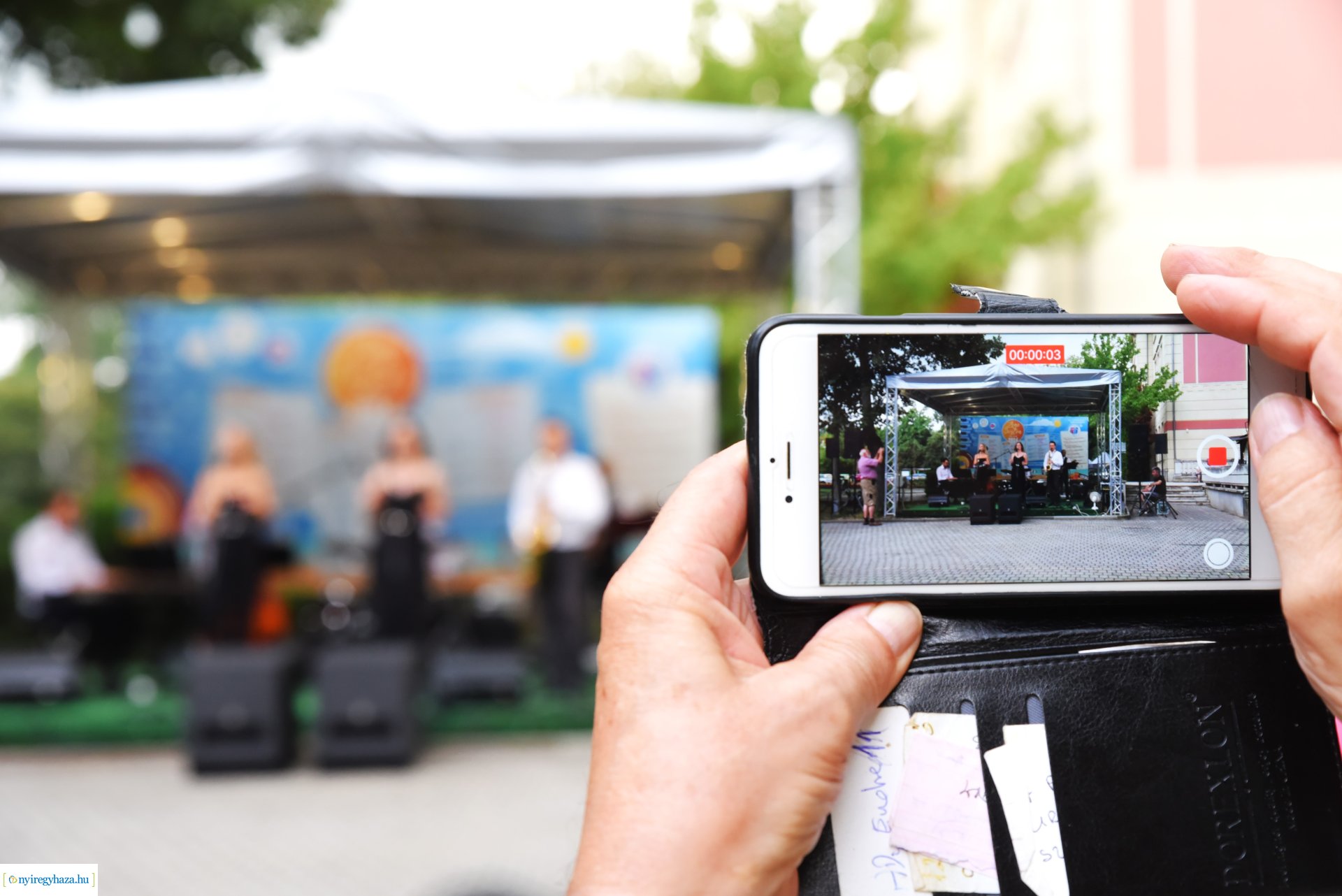 Az Orpheum Madams koncerje a Zene Sóstón programsorozat színpadán