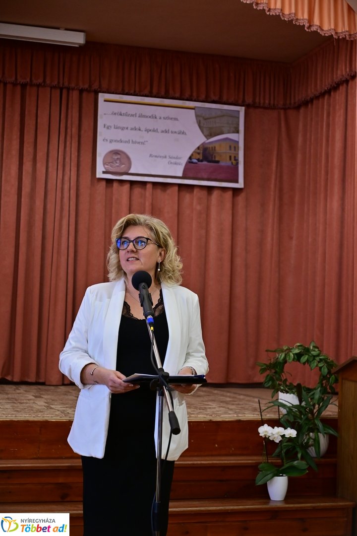 Az Úr érkezése - szavalóverseny a Kossuth Lajos gimnáziumban 2026