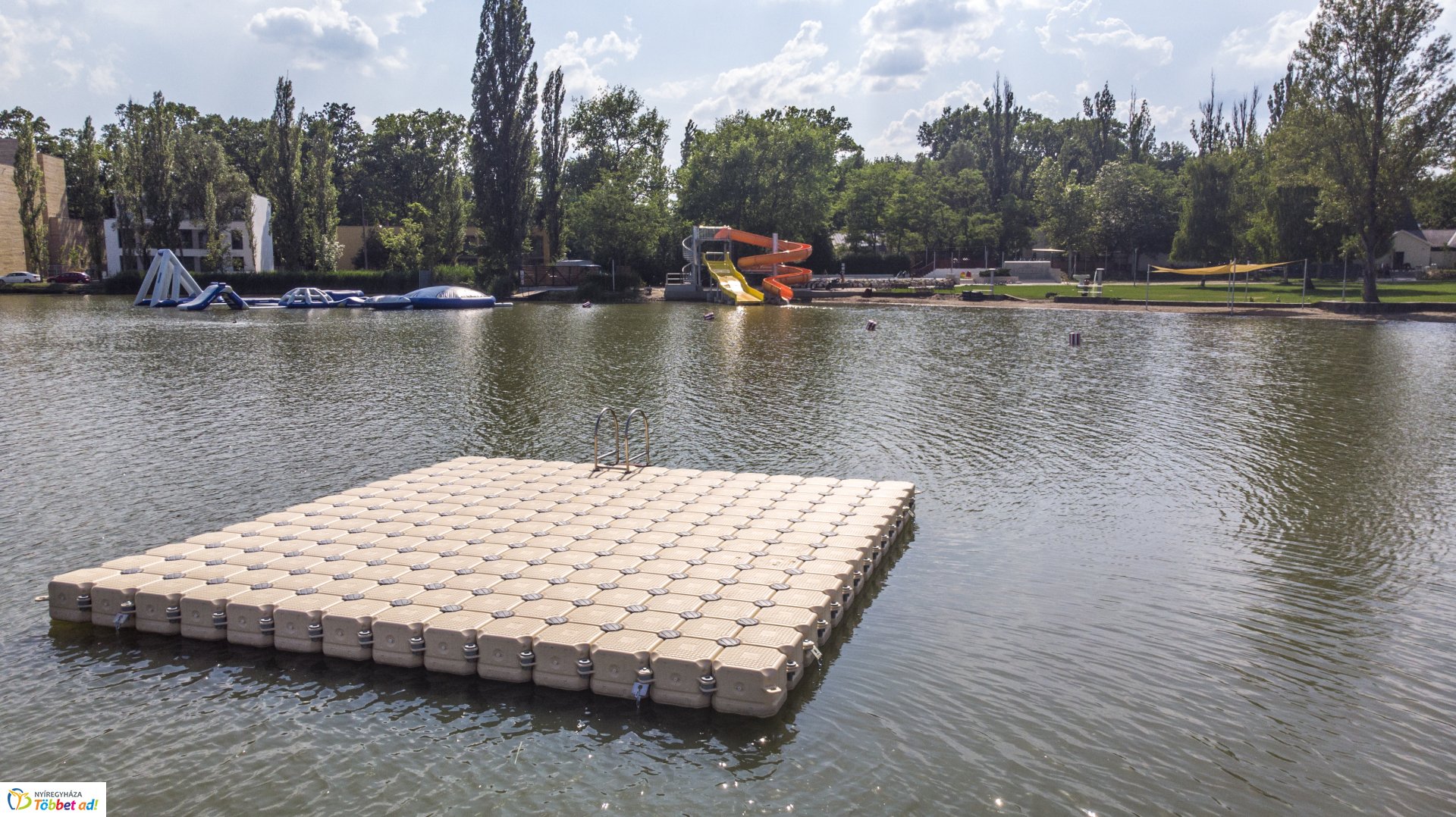 Az utolsó simításokat végzik a megújult Tófürdőben