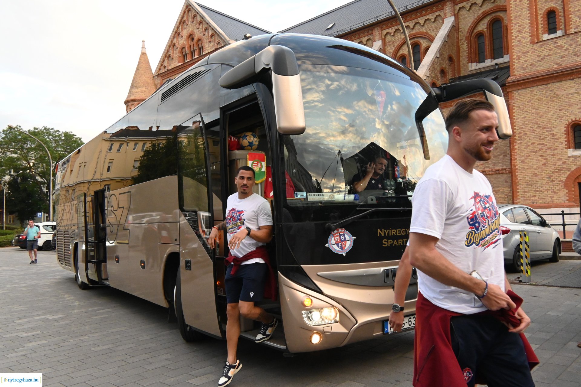 Bajnokavatás a Kossuth téren