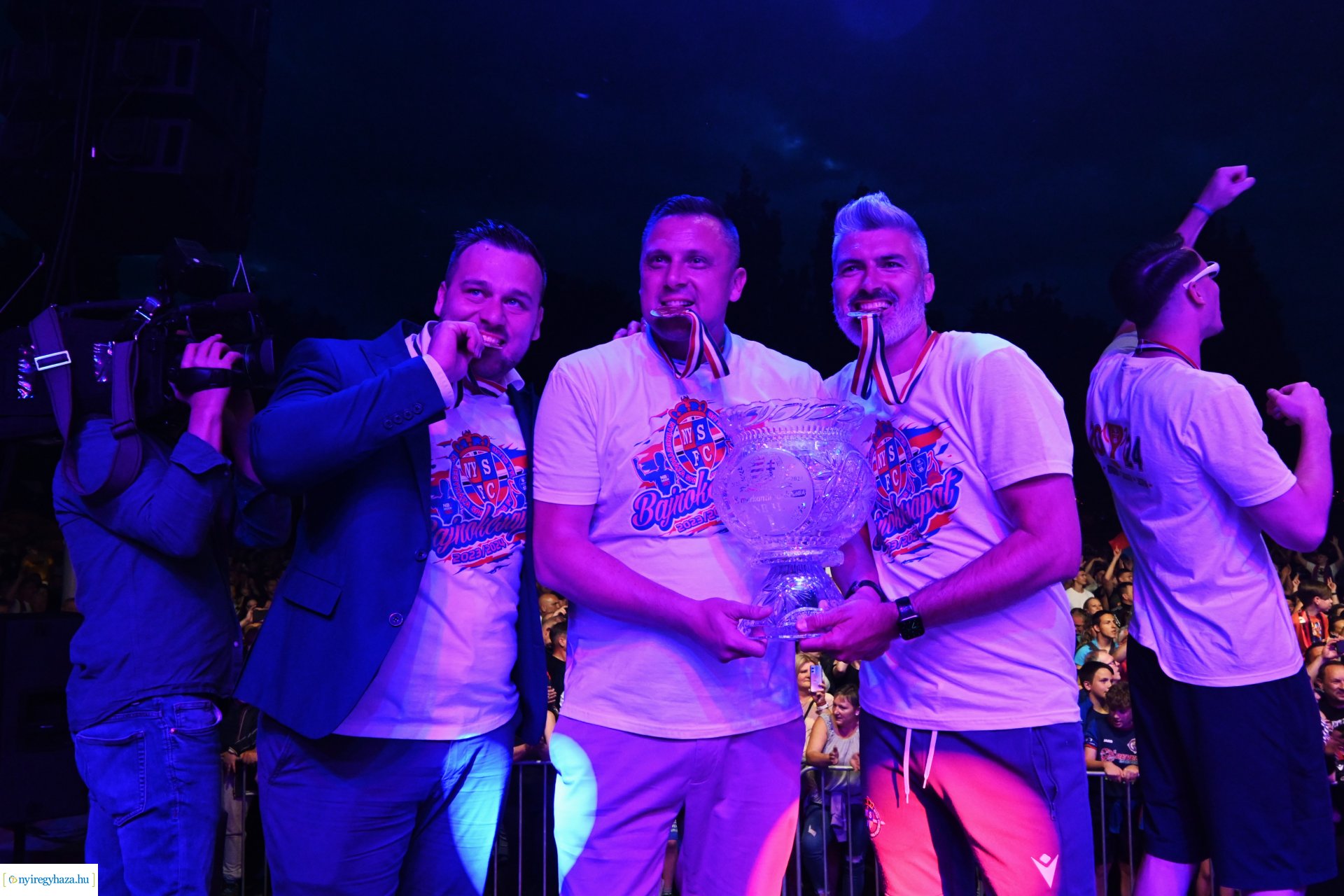 Bajnokavatás a Kossuth téren