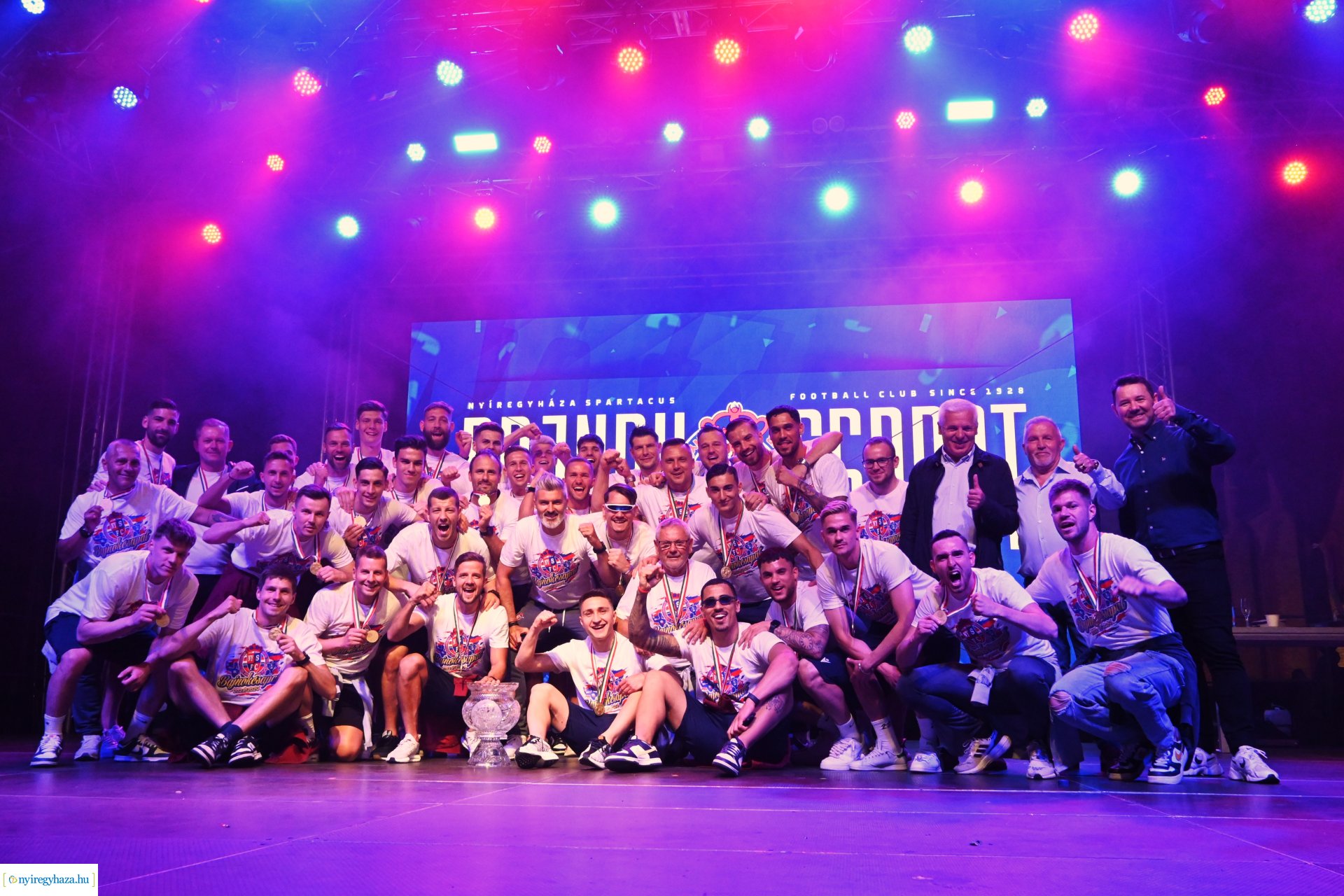 Bajnokavatás a Kossuth téren