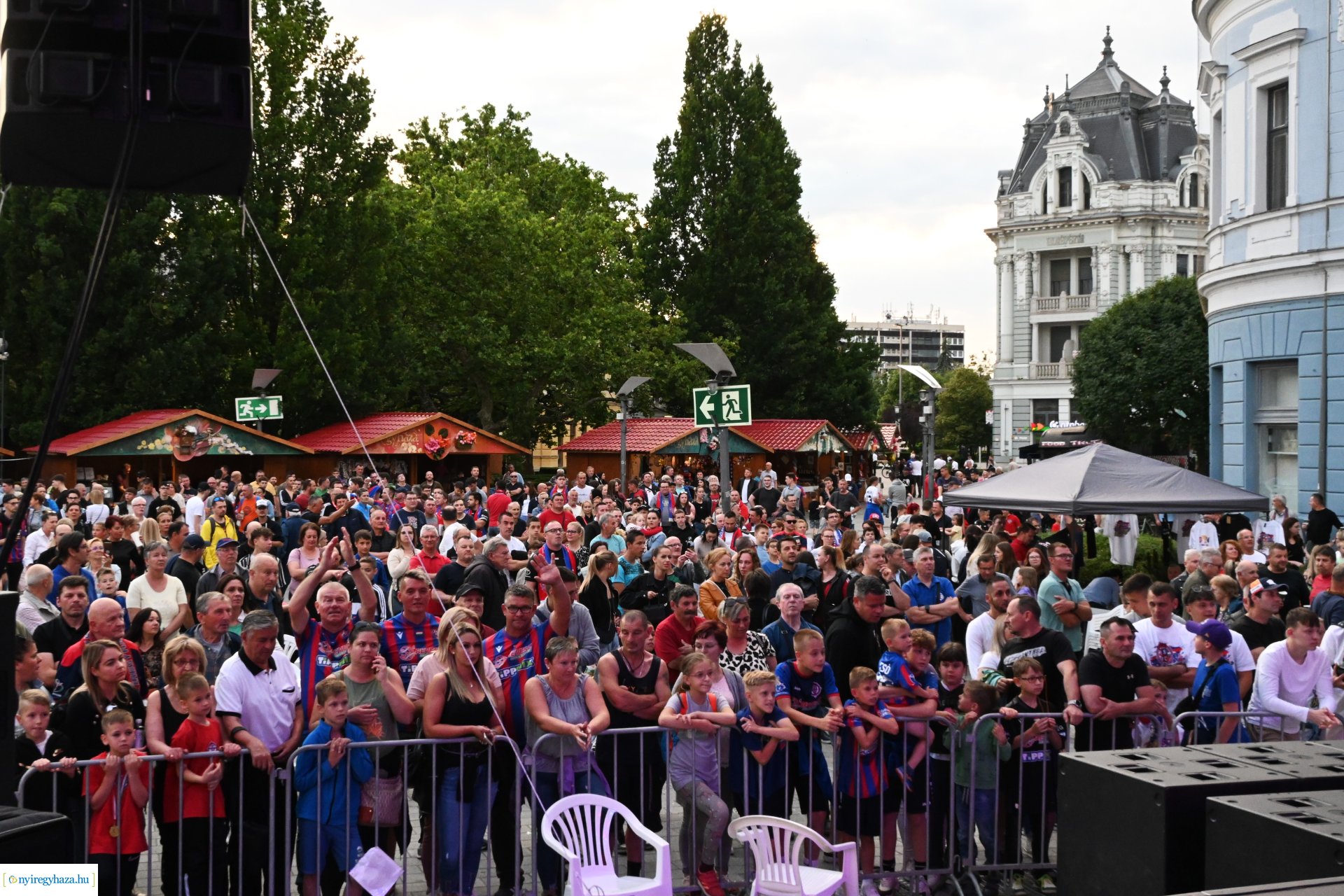 Bajnokavatás a Kossuth téren