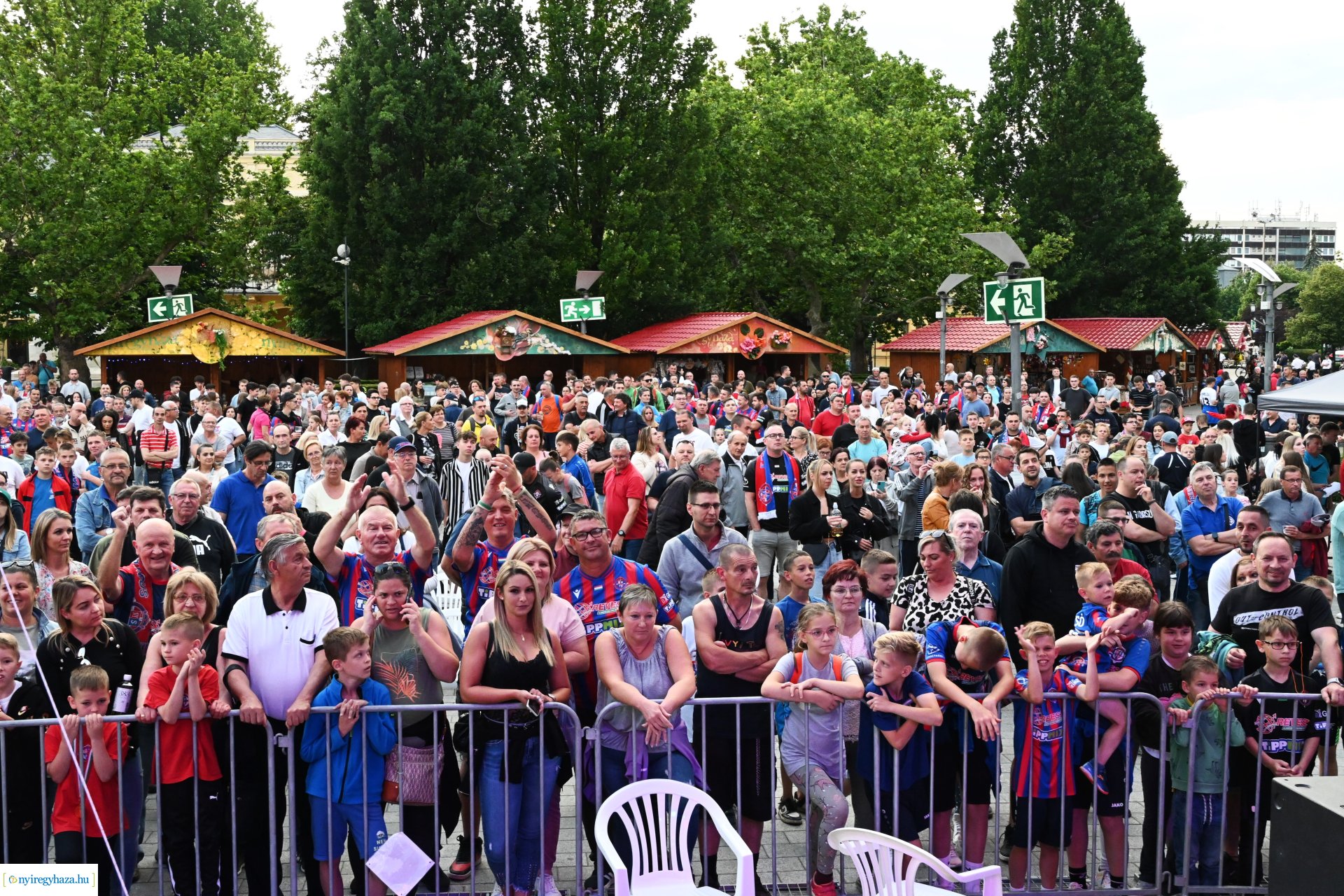 Bajnokavatás a Kossuth téren