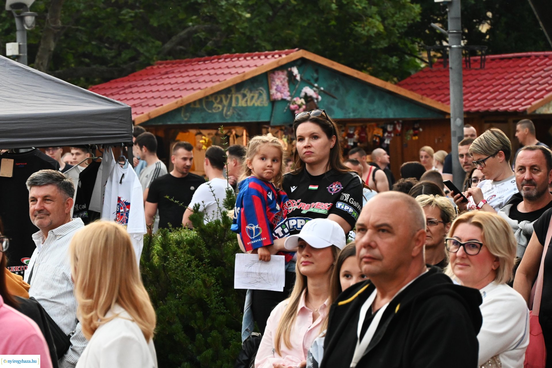 Bajnokavatás a Kossuth téren