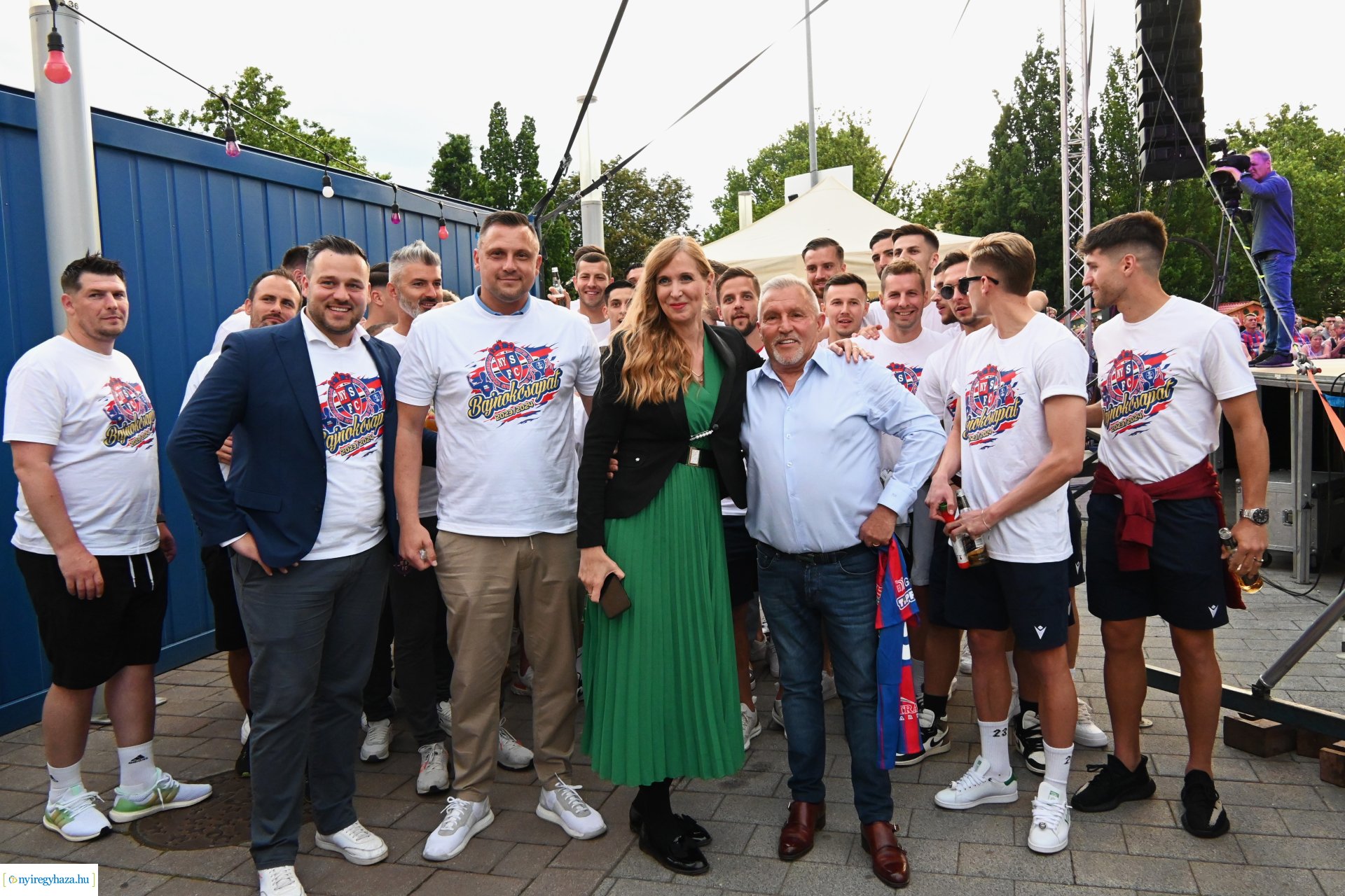 Bajnokavatás a Kossuth téren