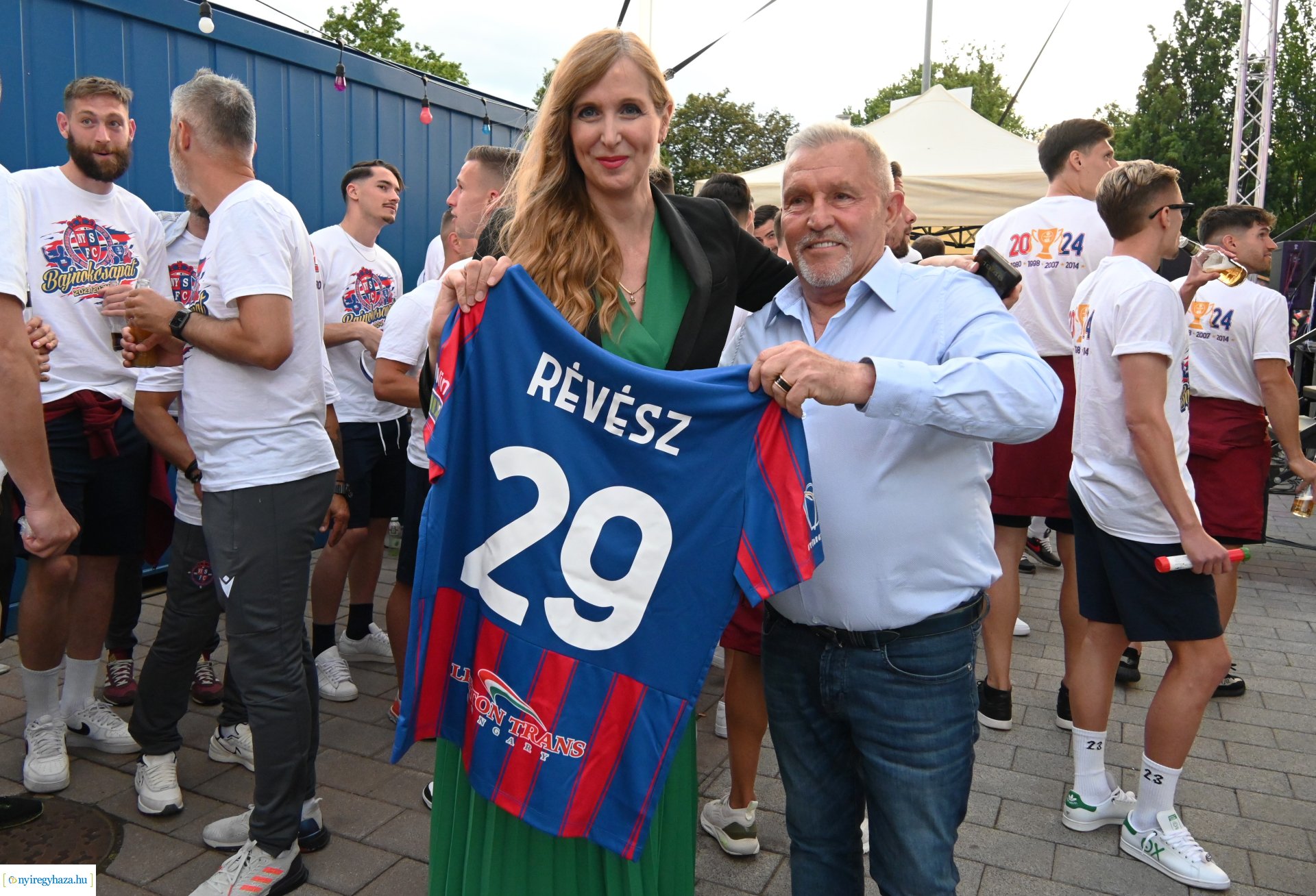 Bajnokavatás a Kossuth téren