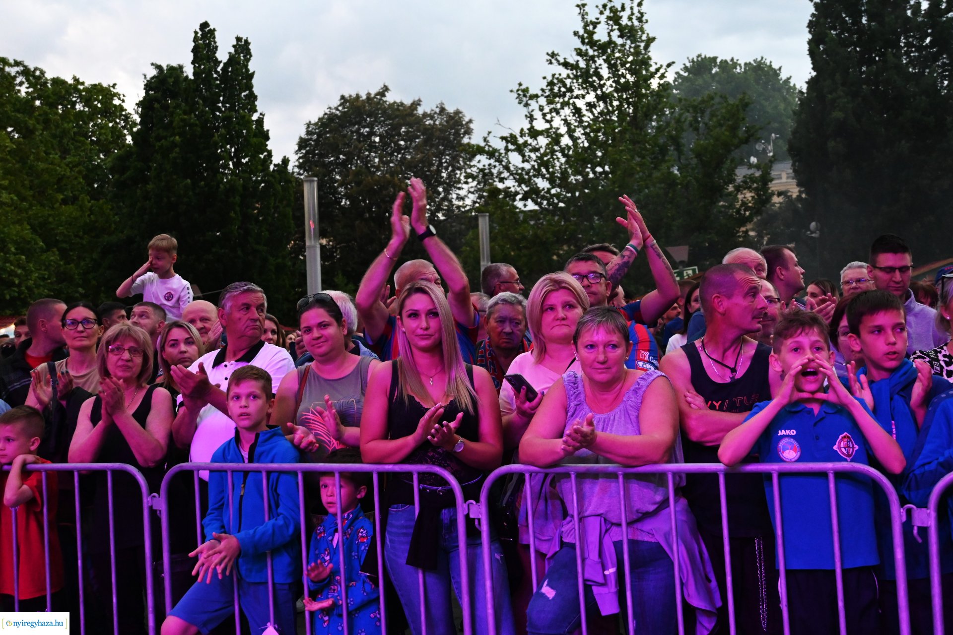 Bajnokavatás a Kossuth téren