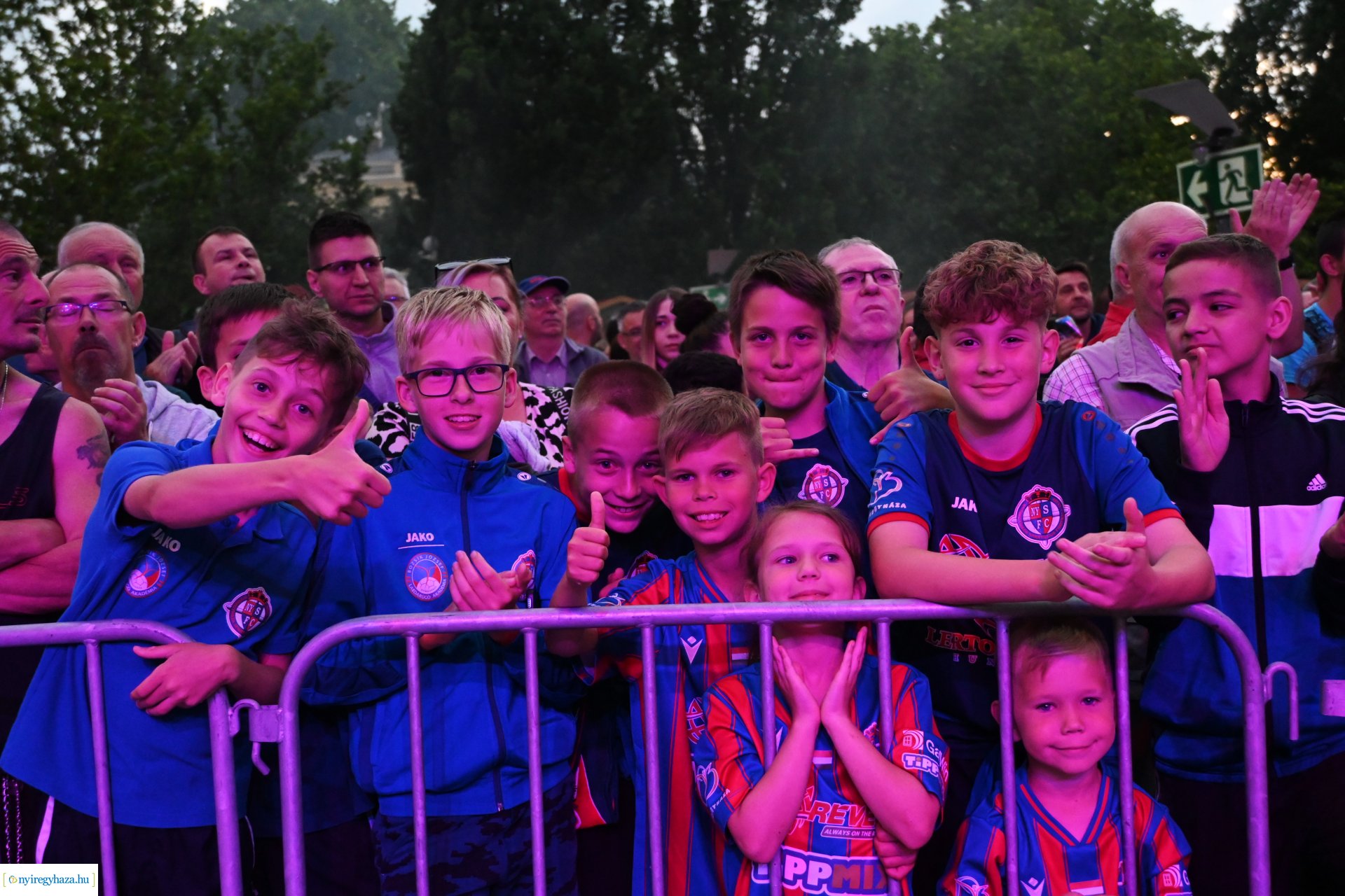 Bajnokavatás a Kossuth téren