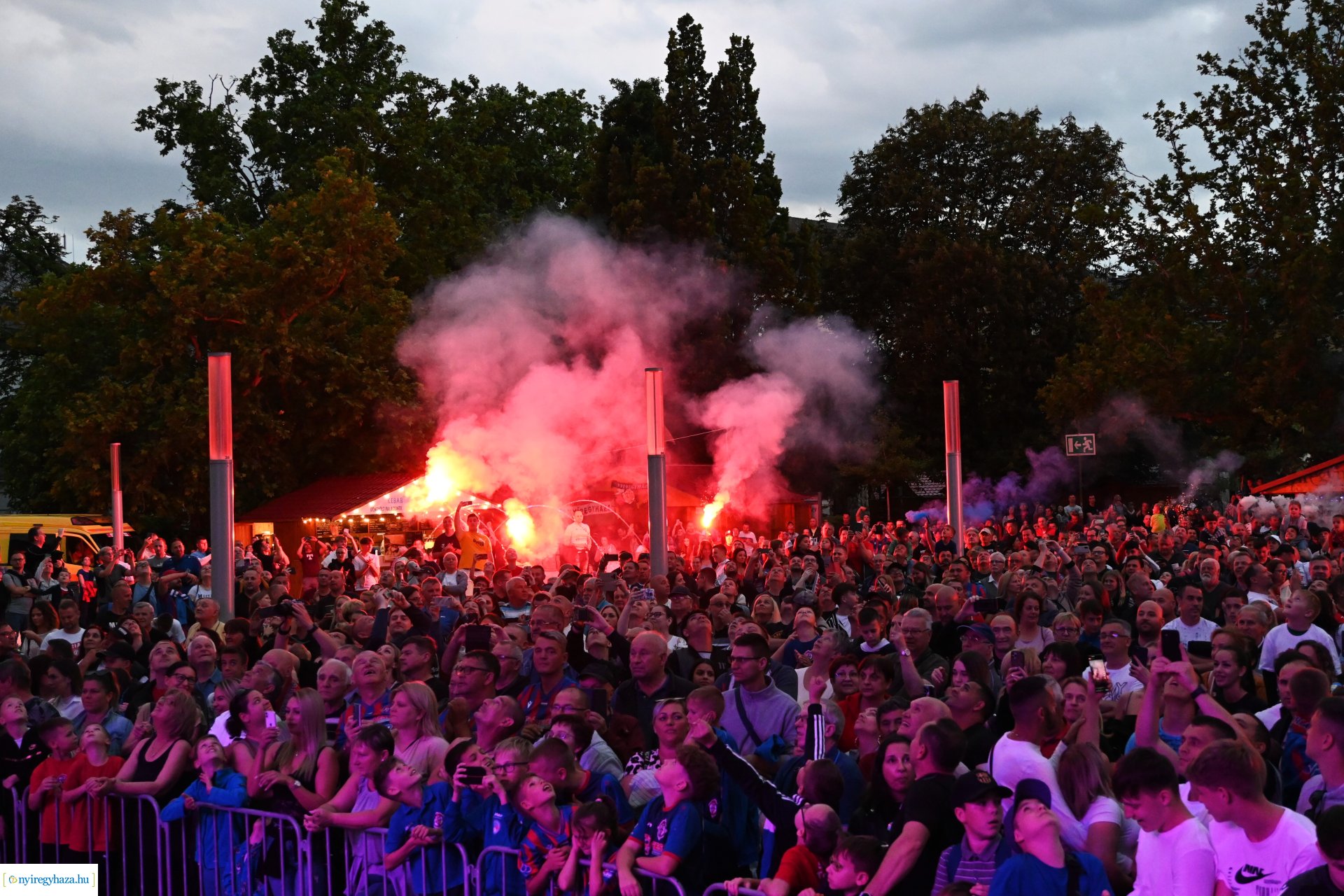Bajnokavatás a Kossuth téren