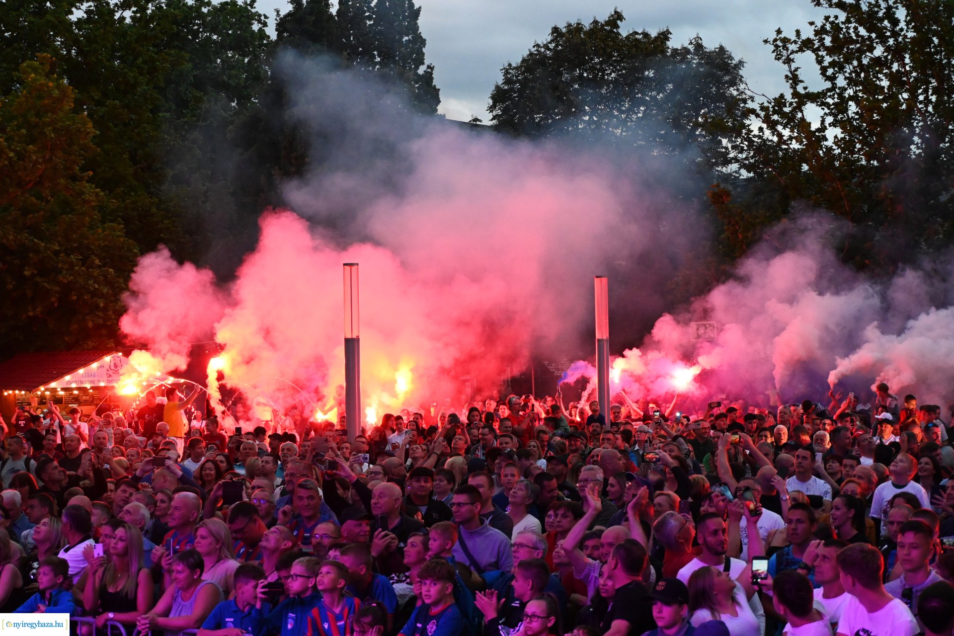 Bajnokavatás a Kossuth téren