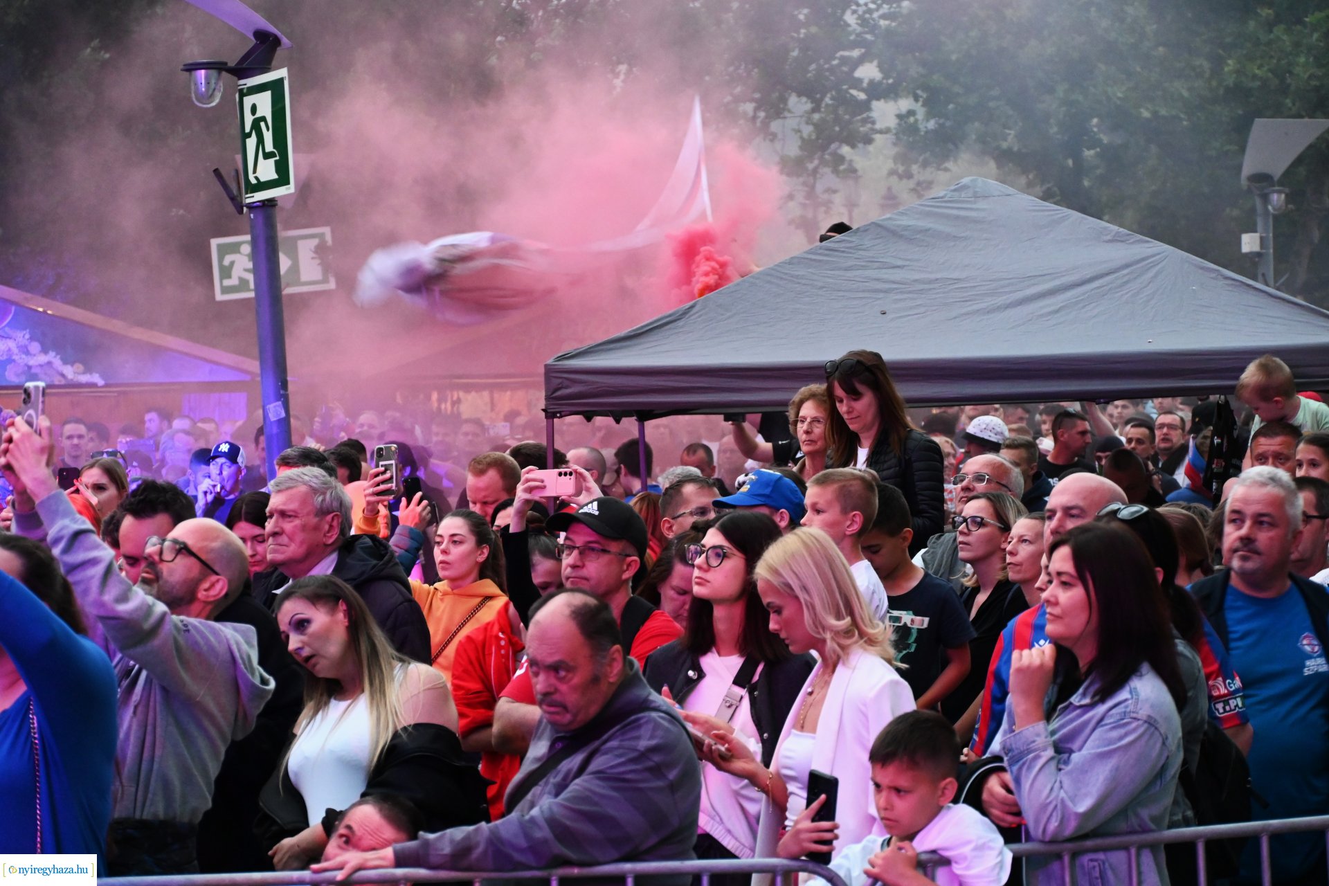 Bajnokavatás a Kossuth téren