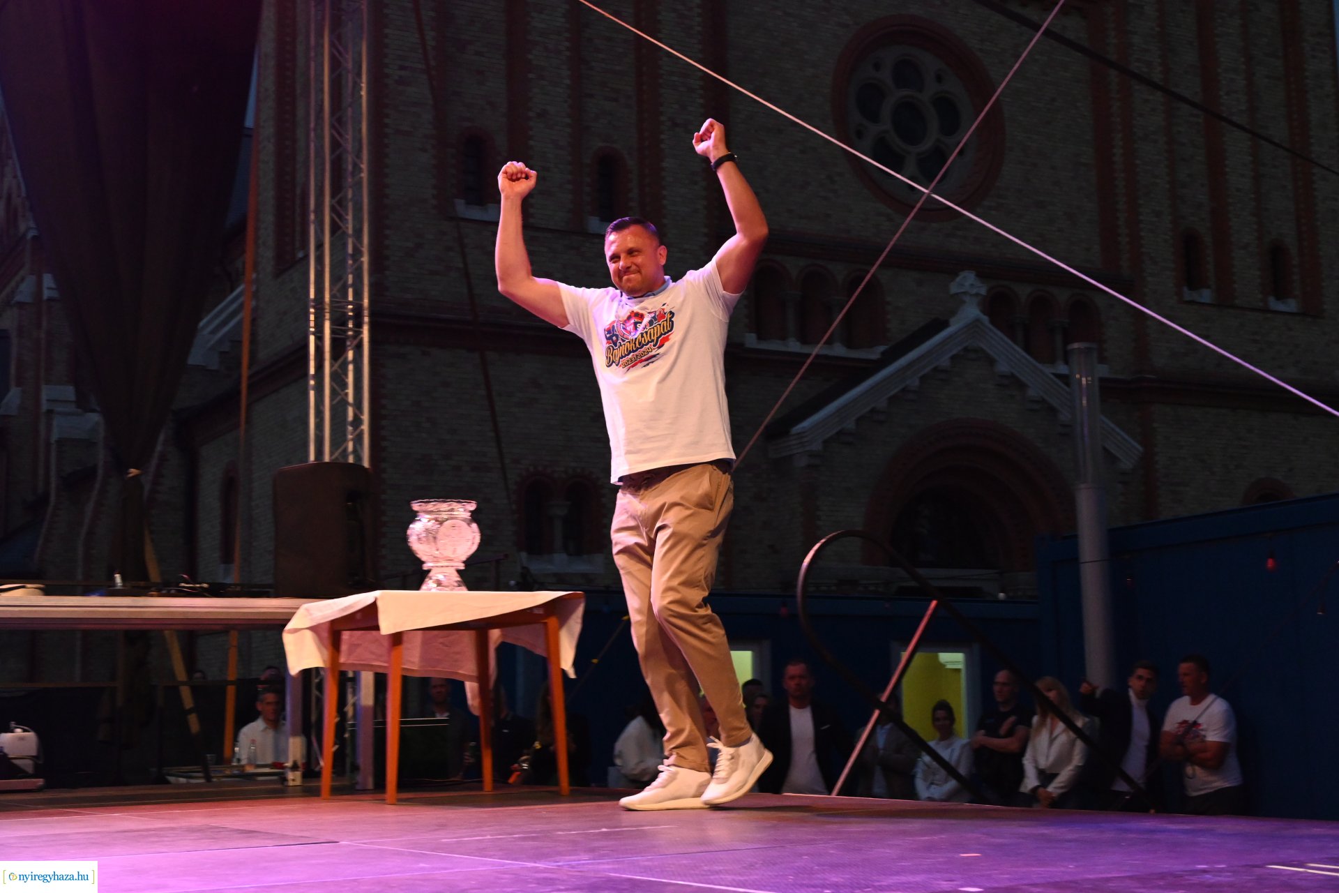 Bajnokavatás a Kossuth téren