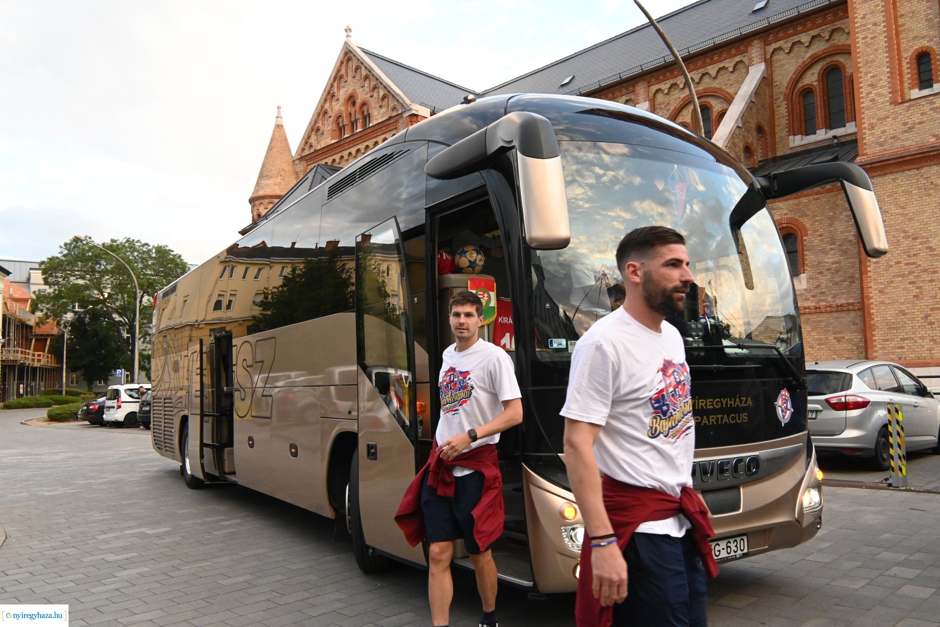 Bajnokavatás a Kossuth téren