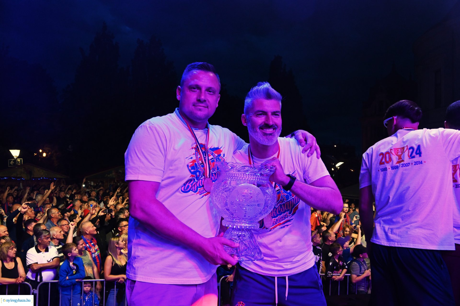 Bajnokavatás a Kossuth téren