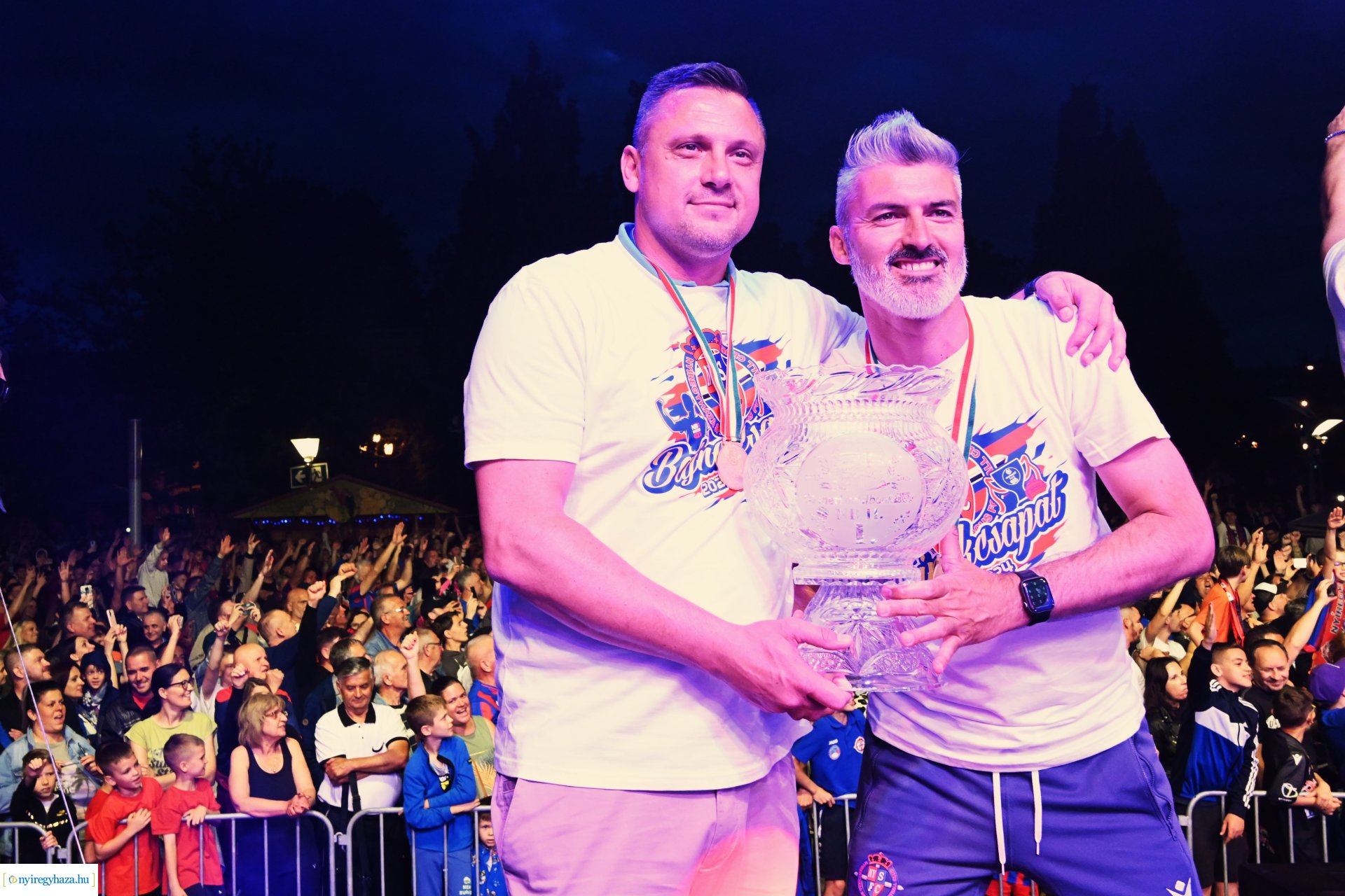 Bajnokavatás a Kossuth téren