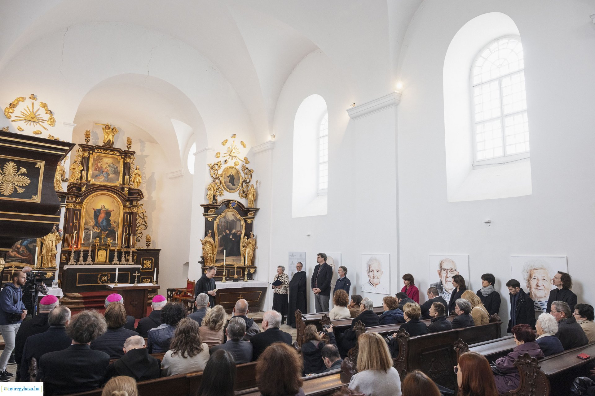 Balázs Attila fotóiból nyílt kiállítás a pannonhalmi bazilikában Fotók: Mohai Balázs, MTI