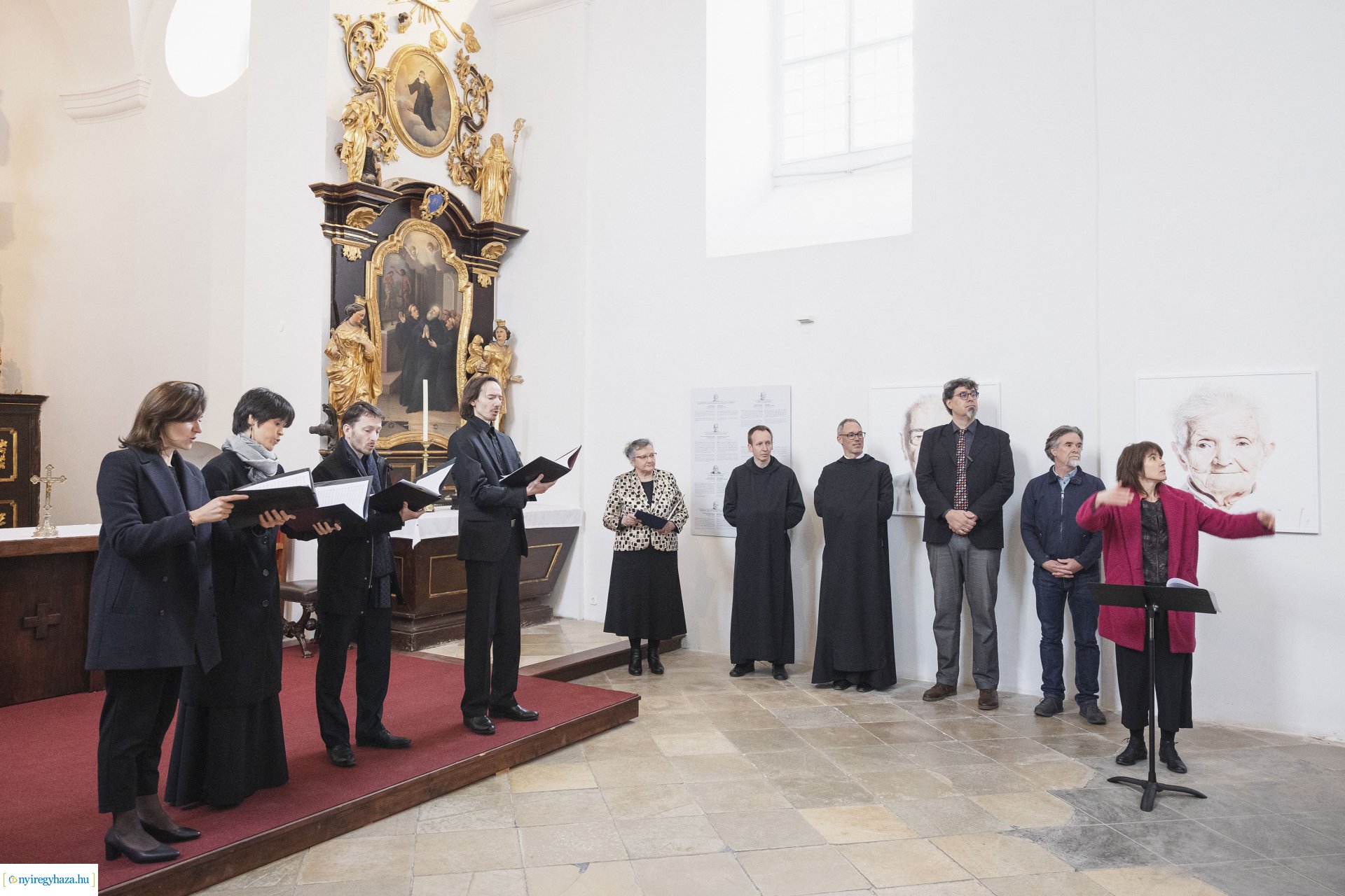 Balázs Attila fotóiból nyílt kiállítás a pannonhalmi bazilikában Fotók: Mohai Balázs, MTI