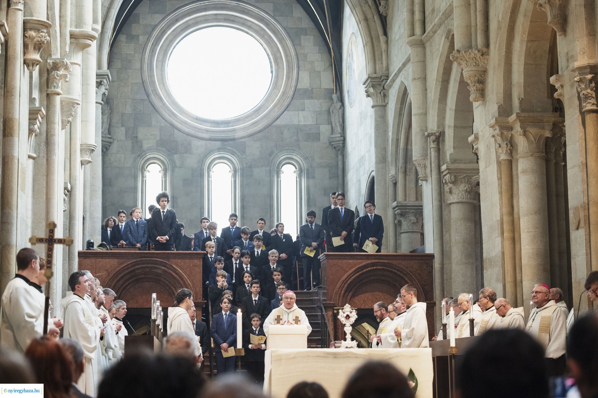 Balázs Attila fotóiból nyílt kiállítás a pannonhalmi bazilikában Fotók: Mohai Balázs, MTI