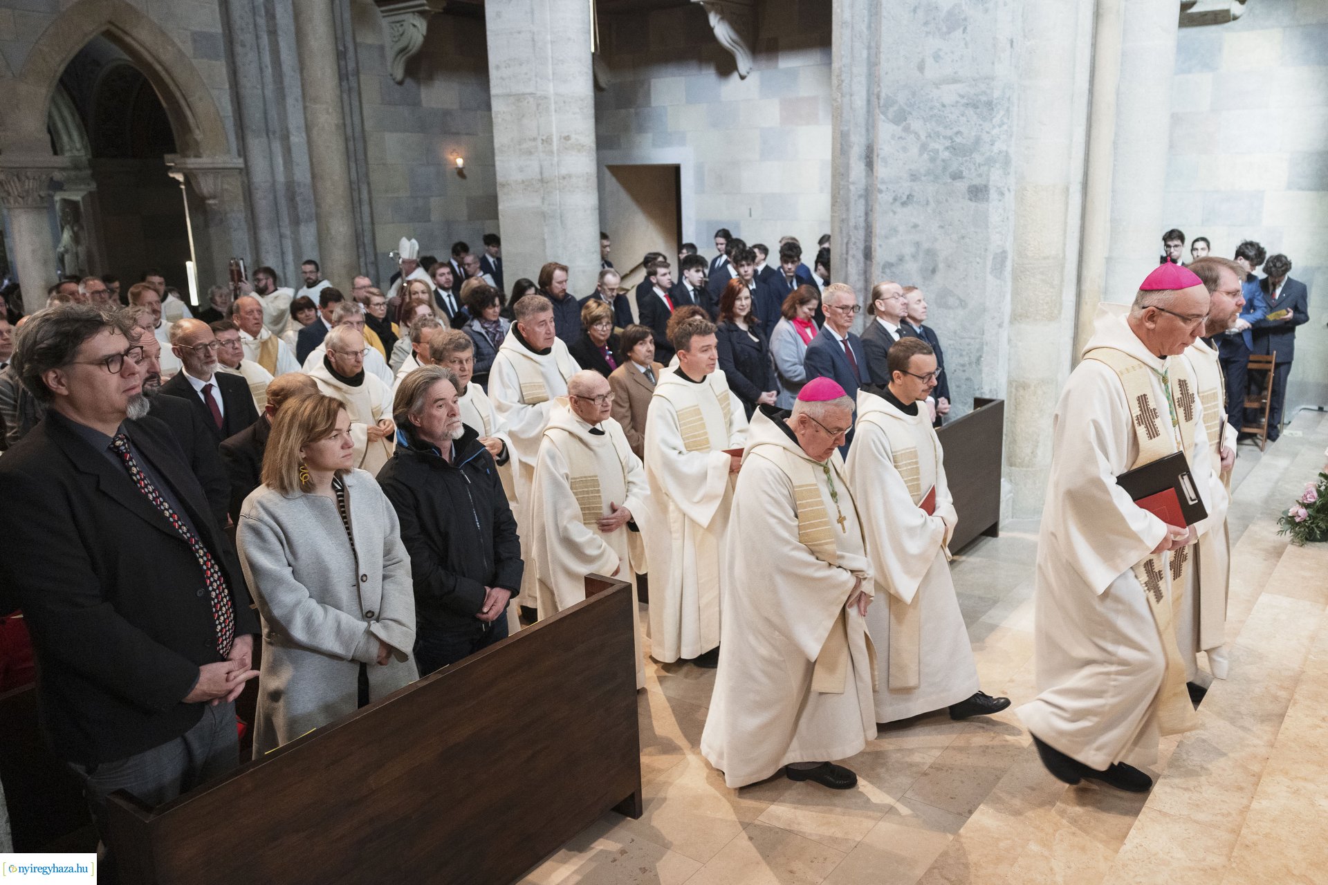 Balázs Attila fotóiból nyílt kiállítás a pannonhalmi bazilikában Fotók: Mohai Balázs, MTI