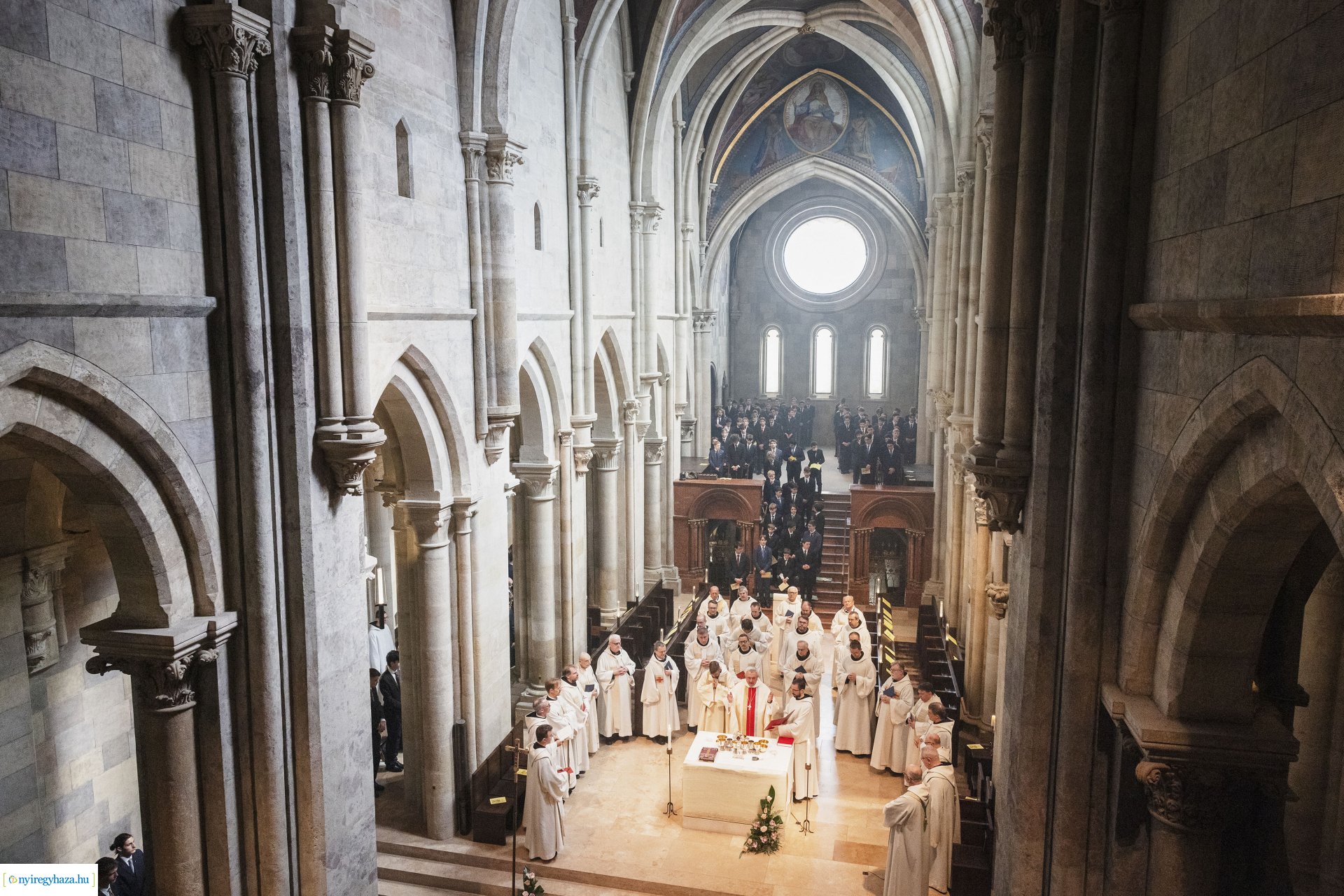 Balázs Attila fotóiból nyílt kiállítás a pannonhalmi bazilikában Fotók: Mohai Balázs, MTI