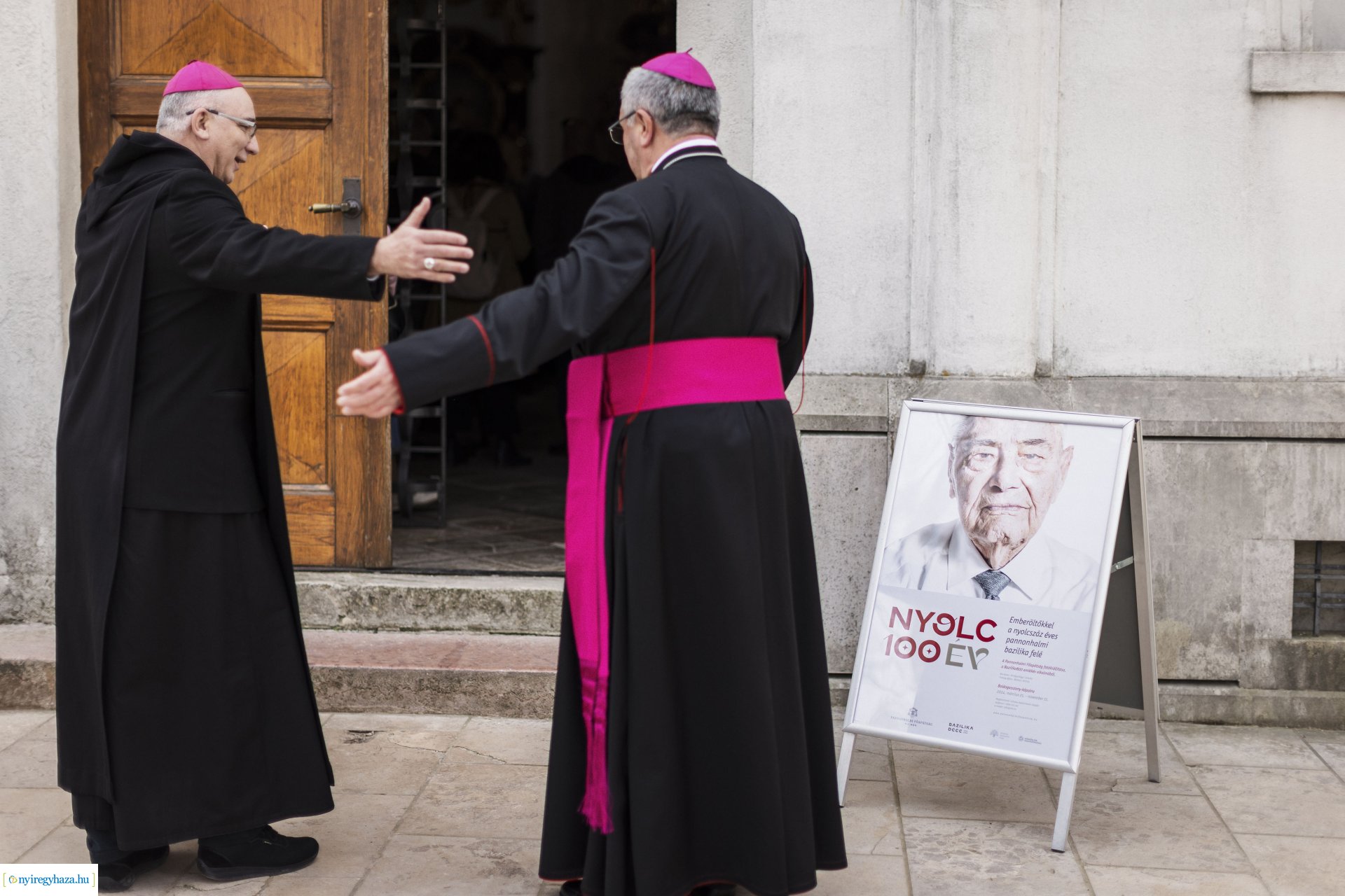 Balázs Attila fotóiból nyílt kiállítás a pannonhalmi bazilikában Fotók: Mohai Balázs, MTI