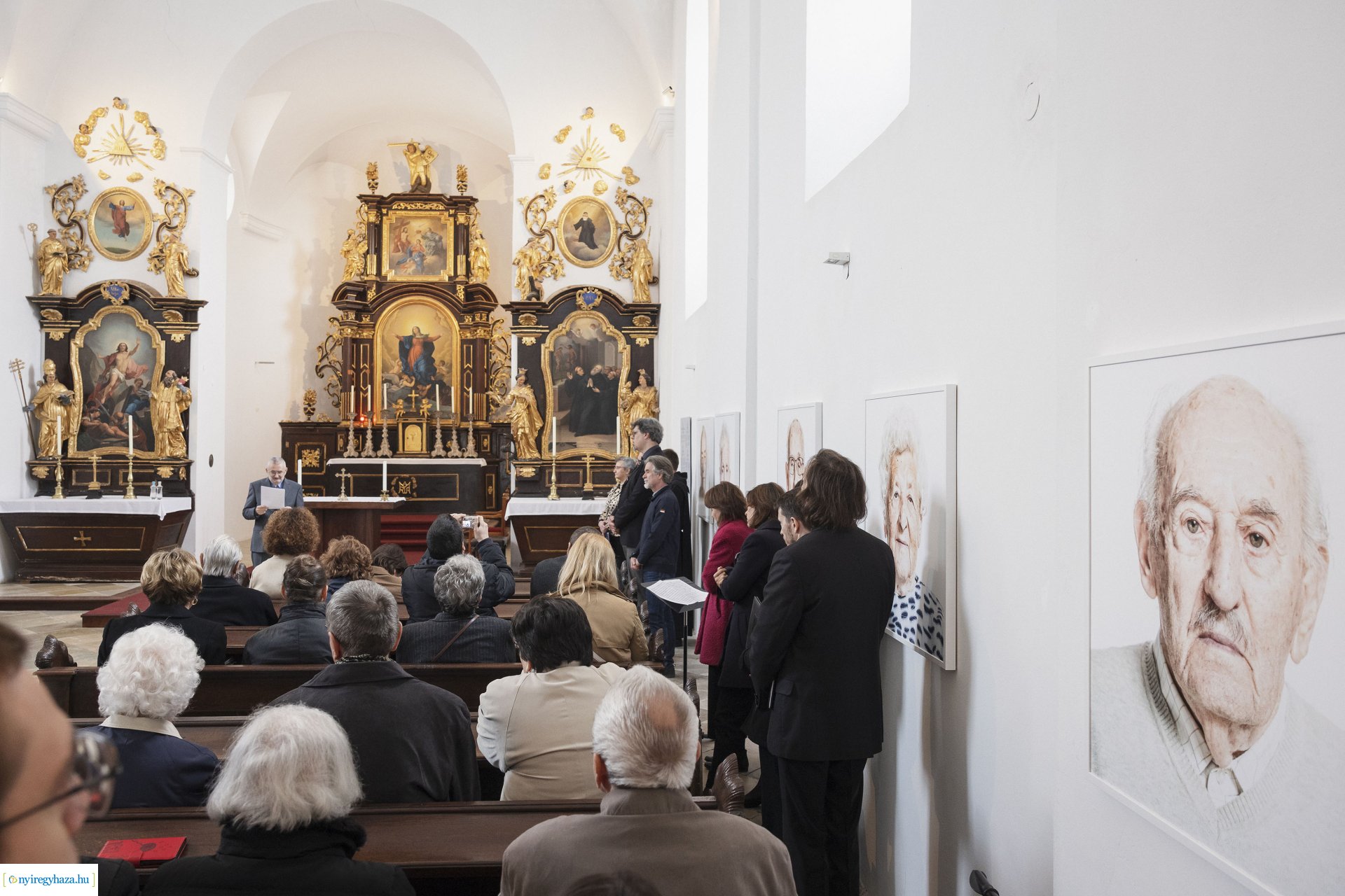 Balázs Attila fotóiból nyílt kiállítás a pannonhalmi bazilikában Fotók: Mohai Balázs, MTI
