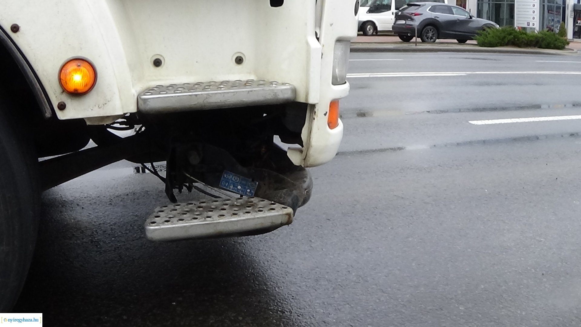 Baleset a Debreceni úton, jelentős a kár