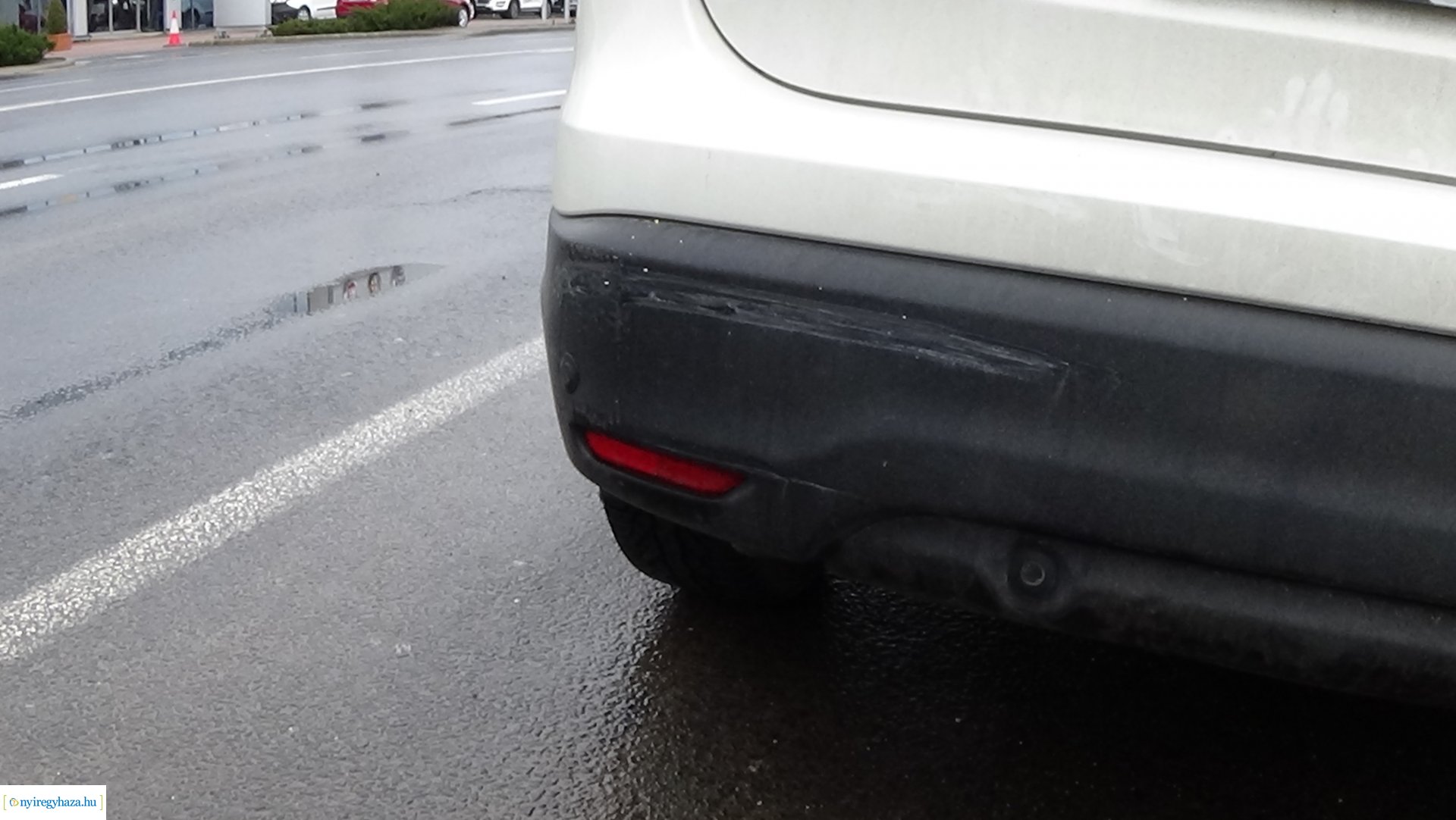 Baleset a Debreceni úton, jelentős a kár