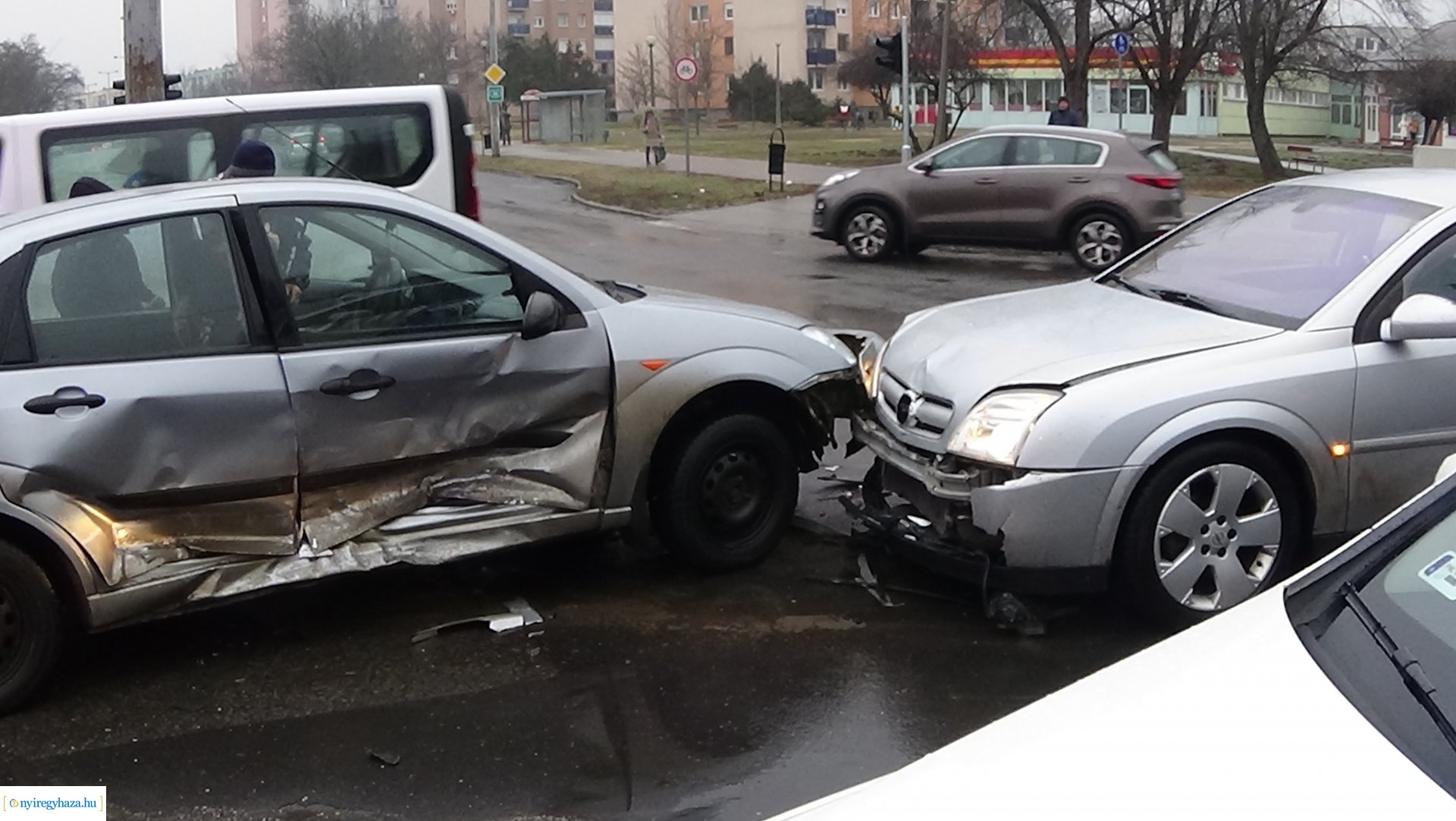 Baleset a Ferenc körút és a Korányi csomópontjában