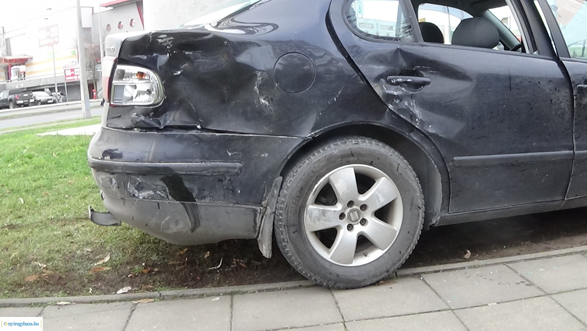 Baleset a László - Szegfű utcánál