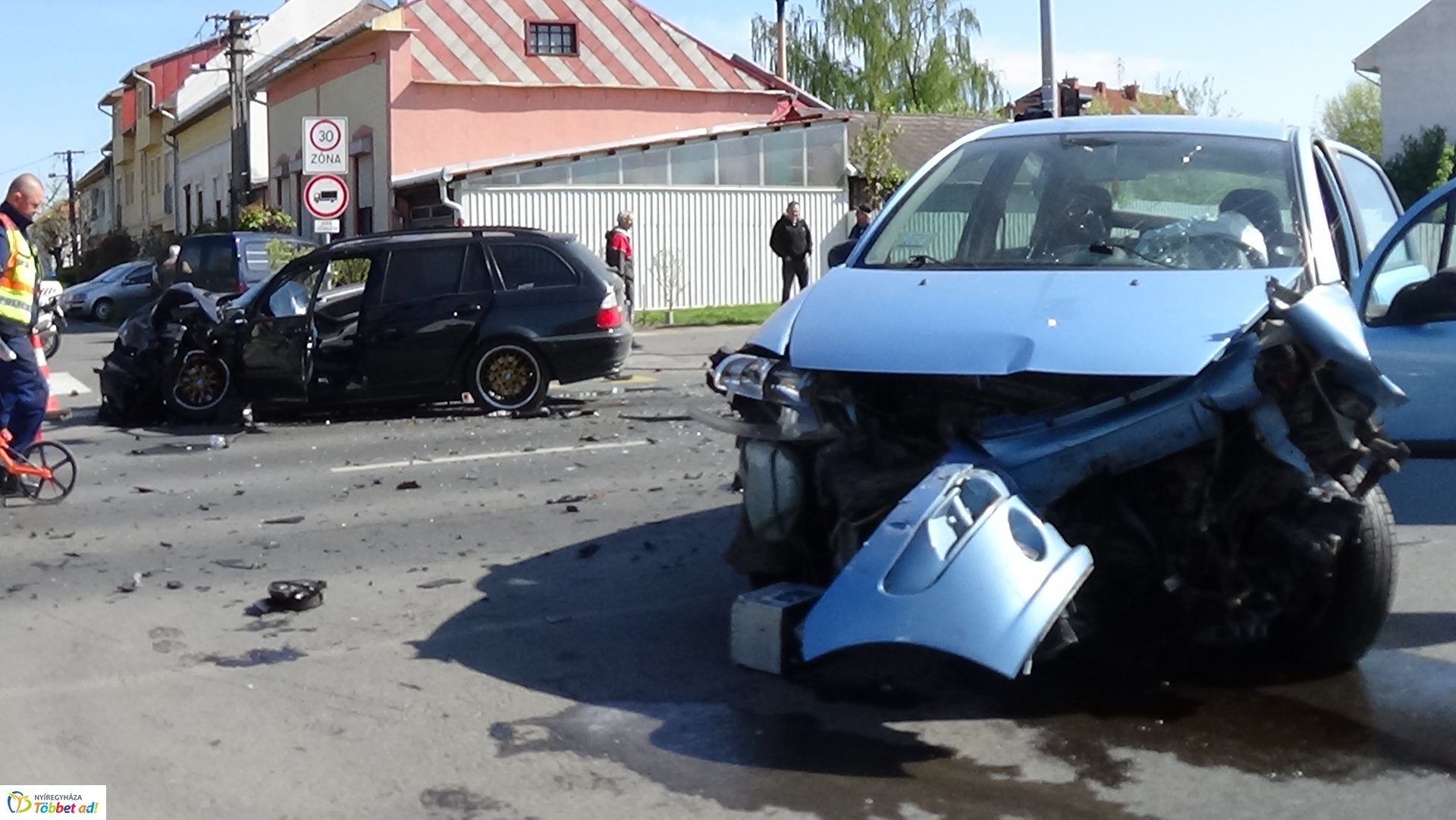 Baleset a Szegfű utcán