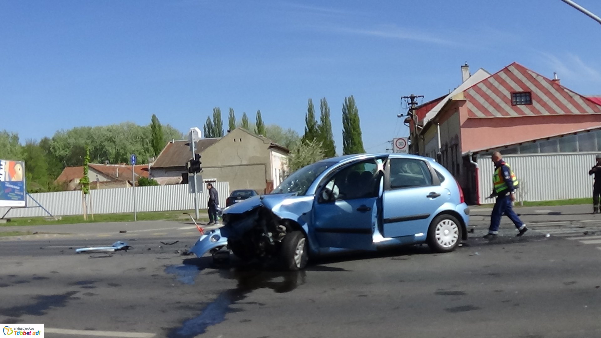 Baleset a Szegfű utcán