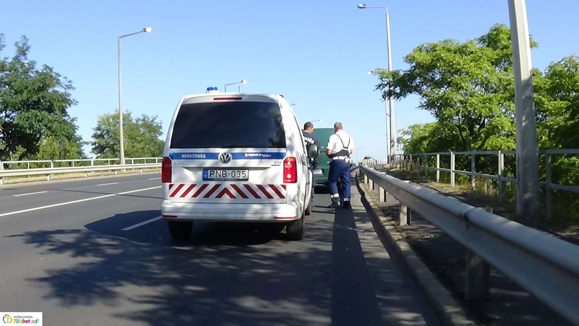 Baleset történt a 4-es számú főútvonal Debreceni úti felüljárójánál