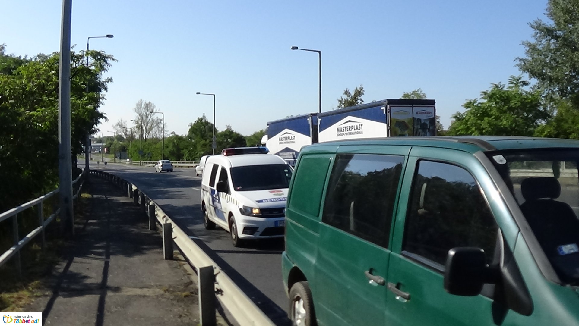 Baleset történt a 4-es számú főútvonal Debreceni úti felüljárójánál